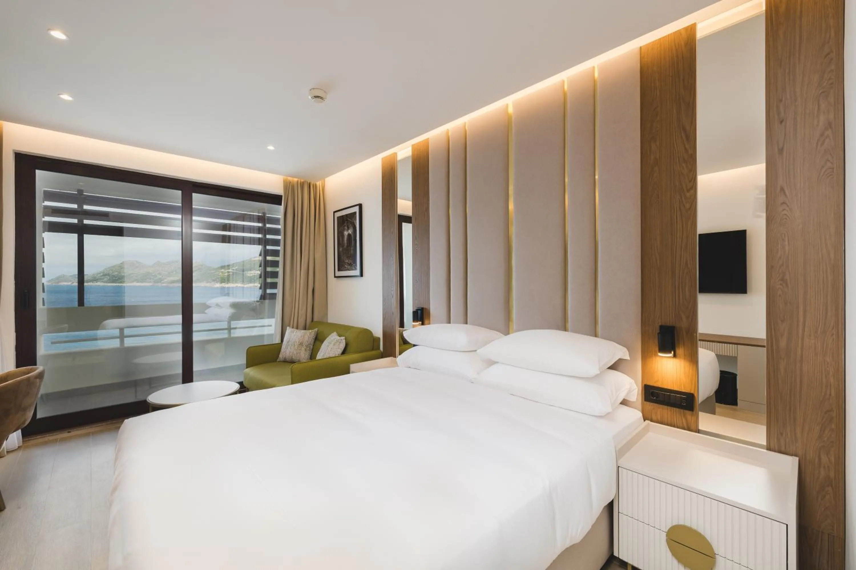 Balcony/Terrace, Bed in Radisson Resort Ruza Vjetrova