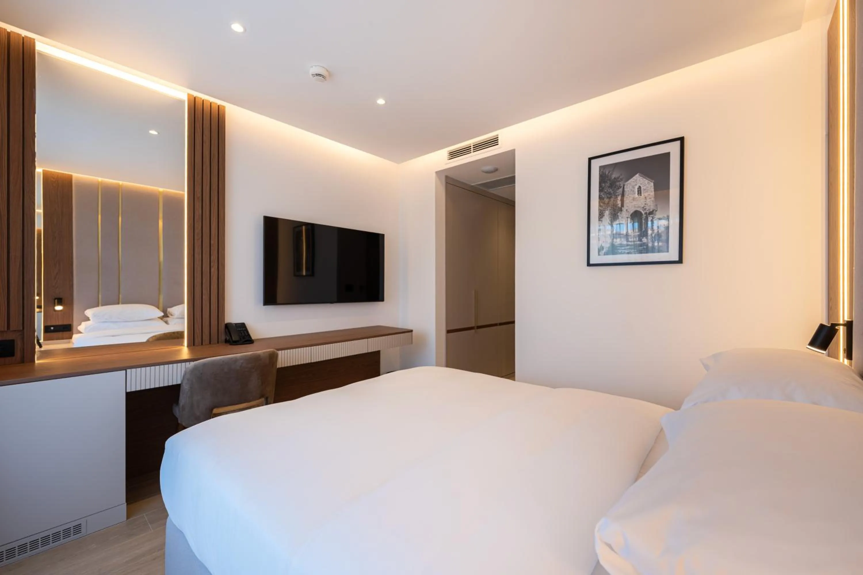 Property building, Bed in Radisson Resort Ruza Vjetrova