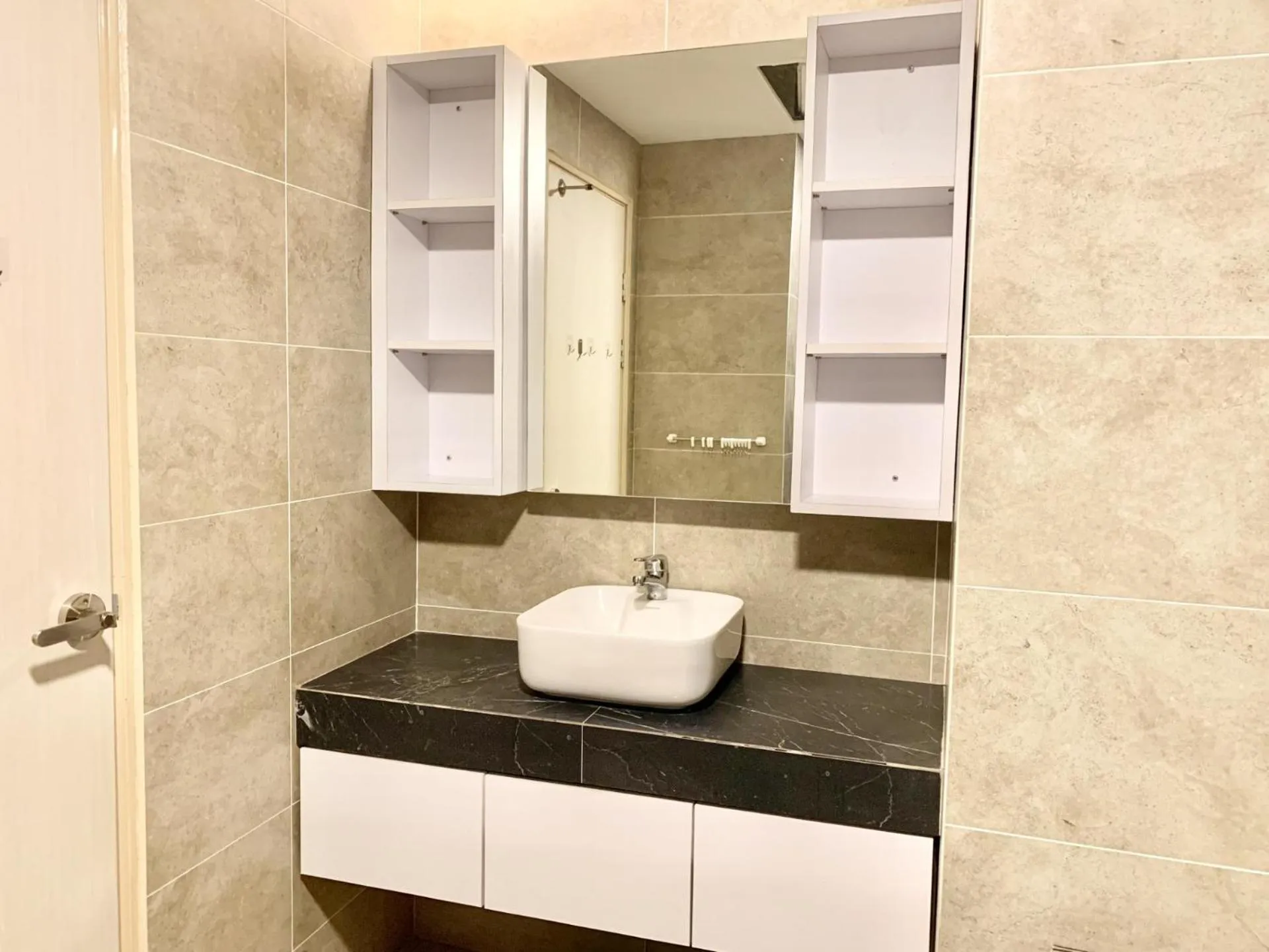 Bathroom in Deco Home @ Aru Suites