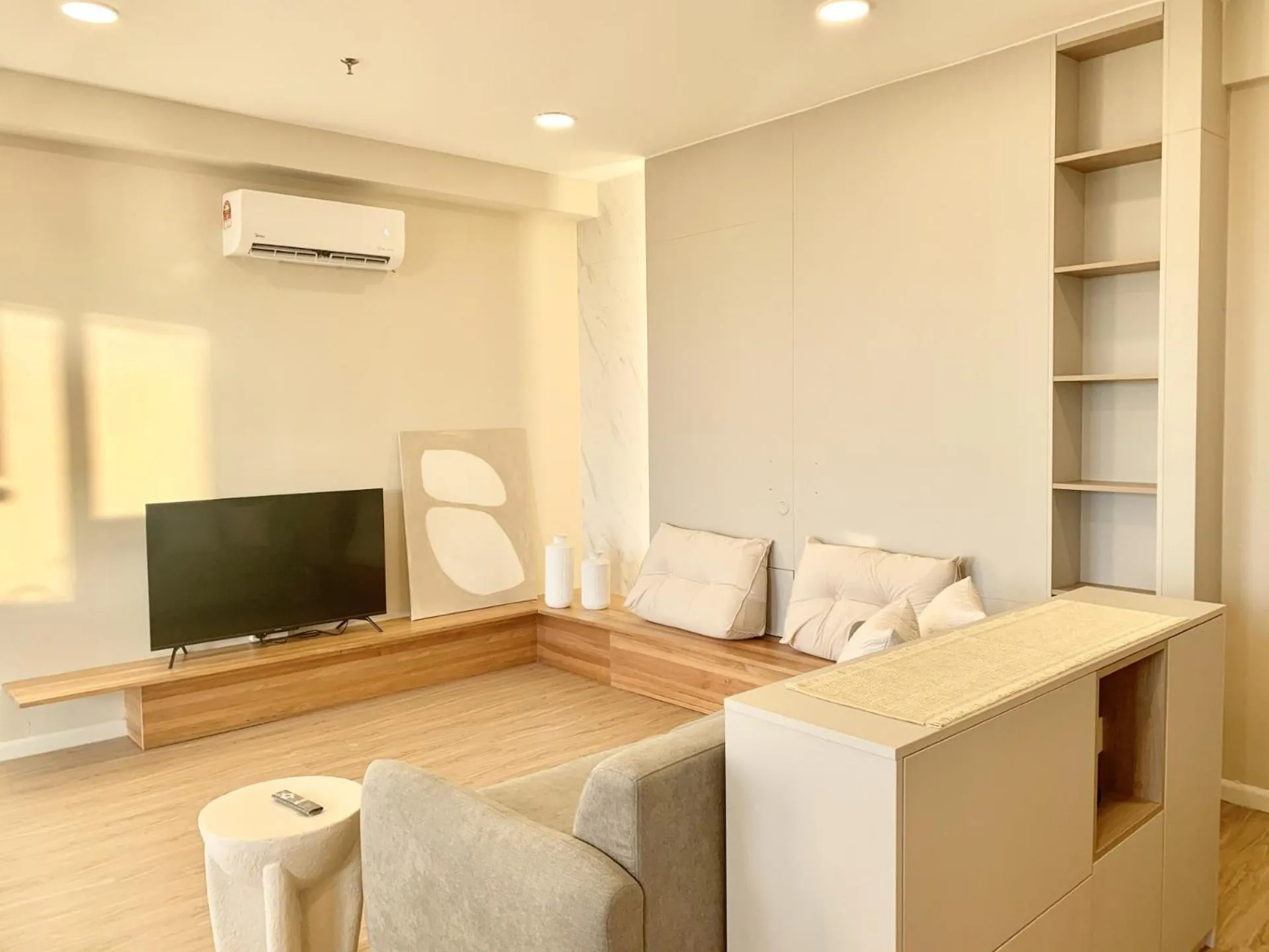 TV and multimedia in Deco Home @ Aru Suites