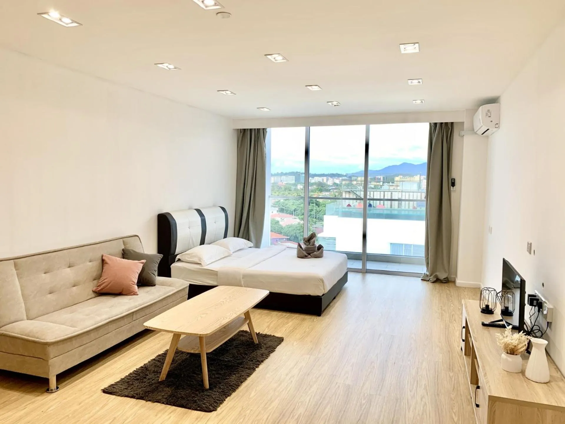 TV and multimedia in Deco Home @ Aru Suites