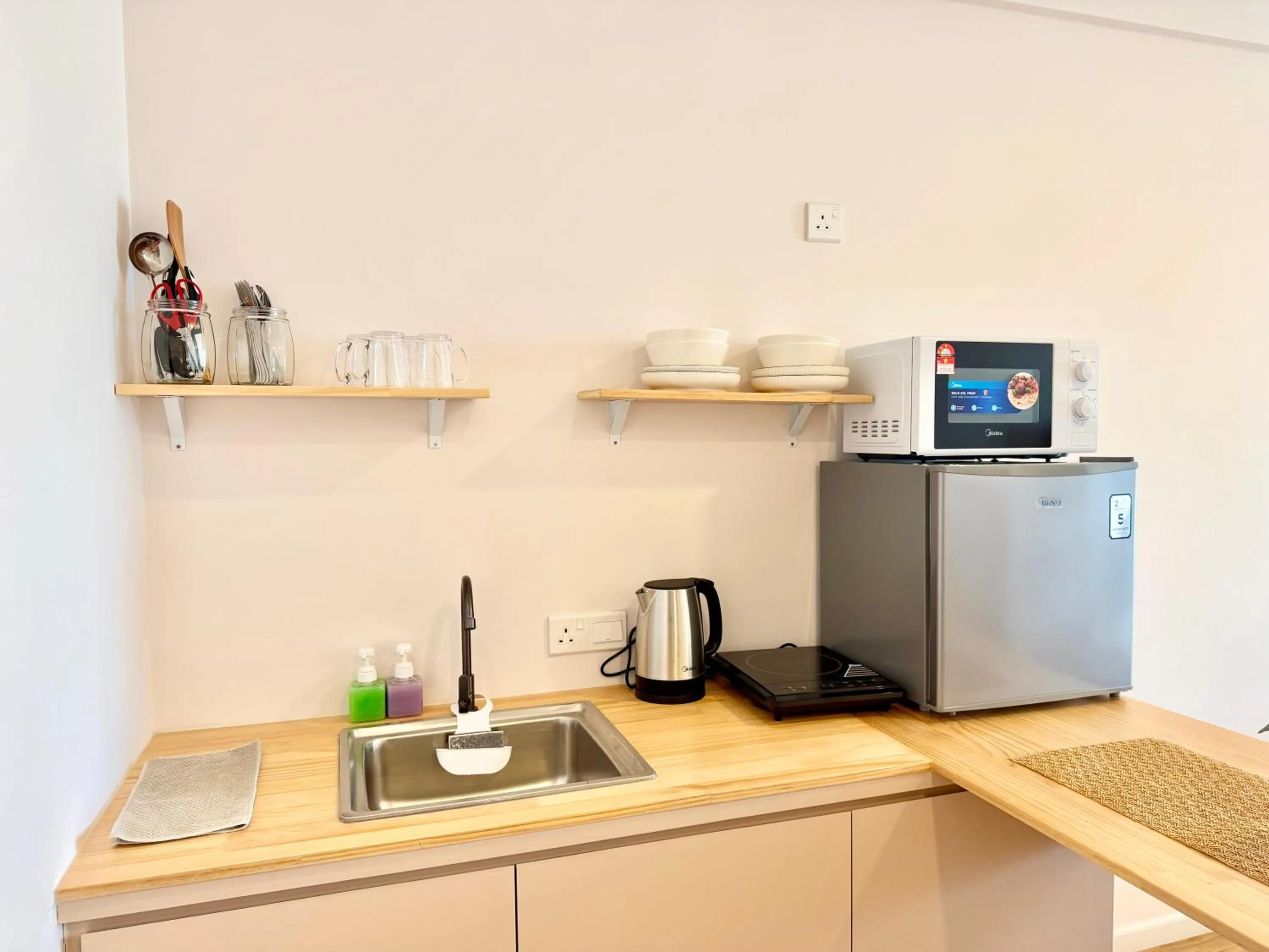 Kitchen or kitchenette in Deco Home @ Aru Suites