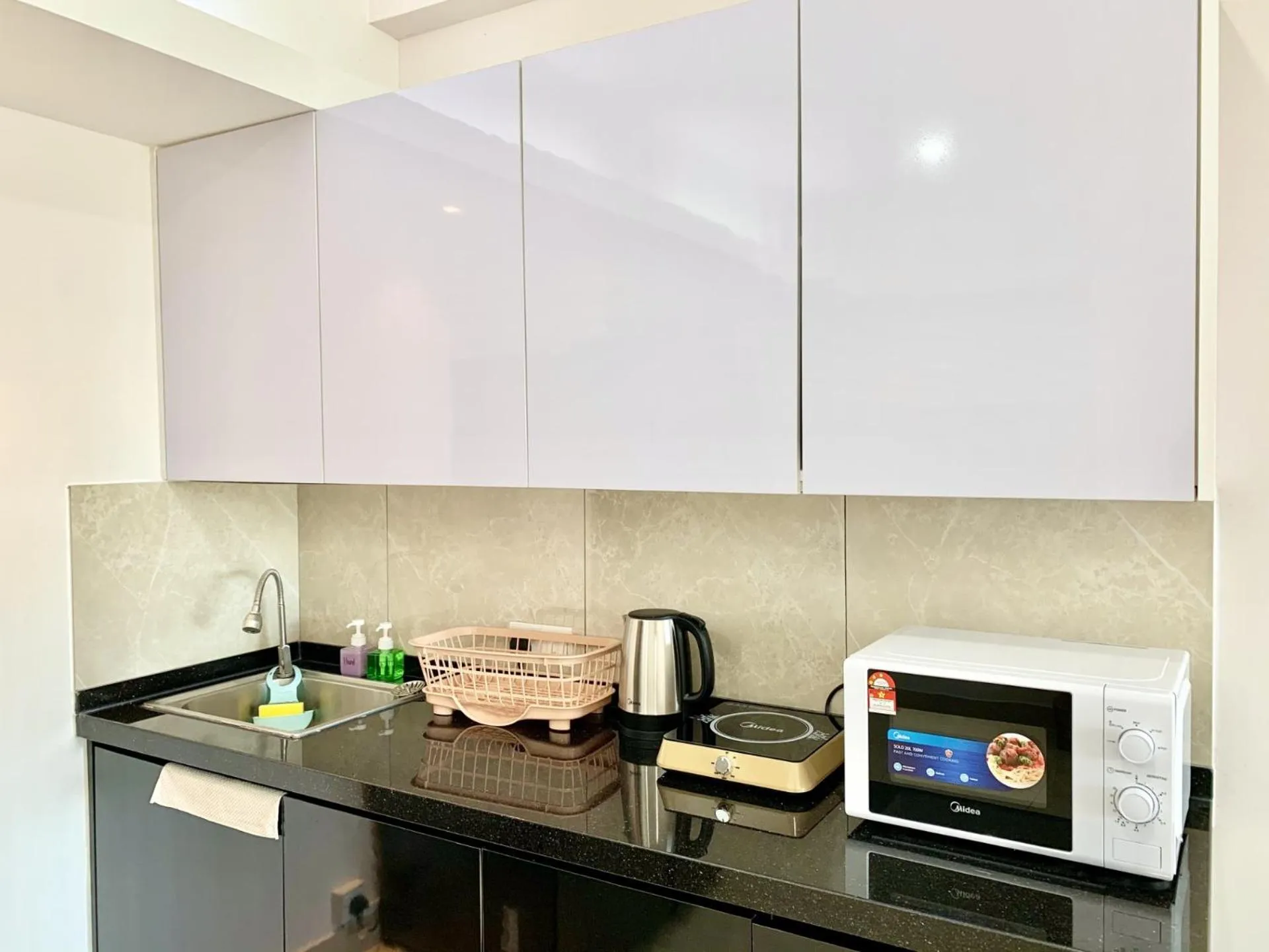 Kitchen or kitchenette in Deco Home @ Aru Suites
