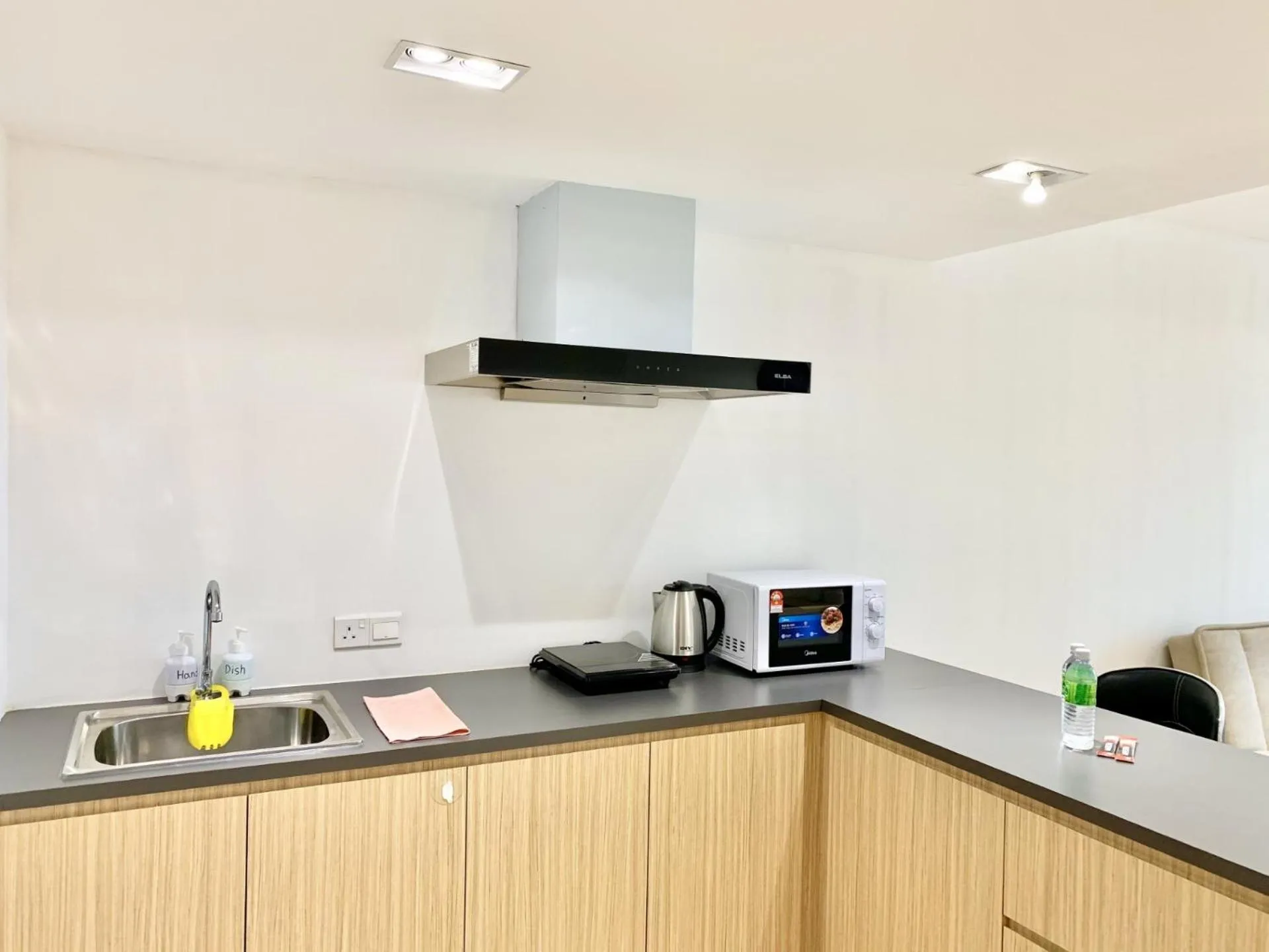 Kitchen or kitchenette in Deco Home @ Aru Suites