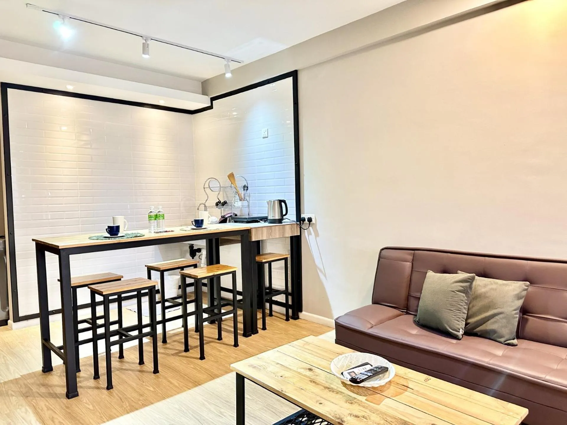 Kitchen or kitchenette in Deco Home @ Aru Suites