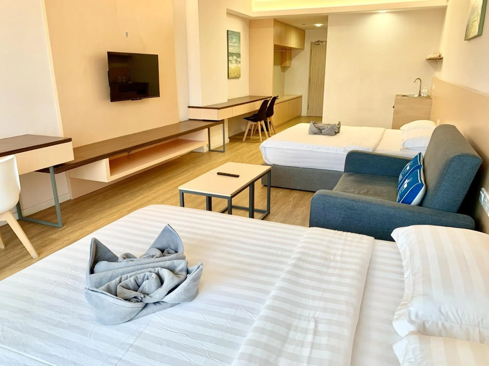 TV and multimedia, Bed in Deco Home @ Aru Suites