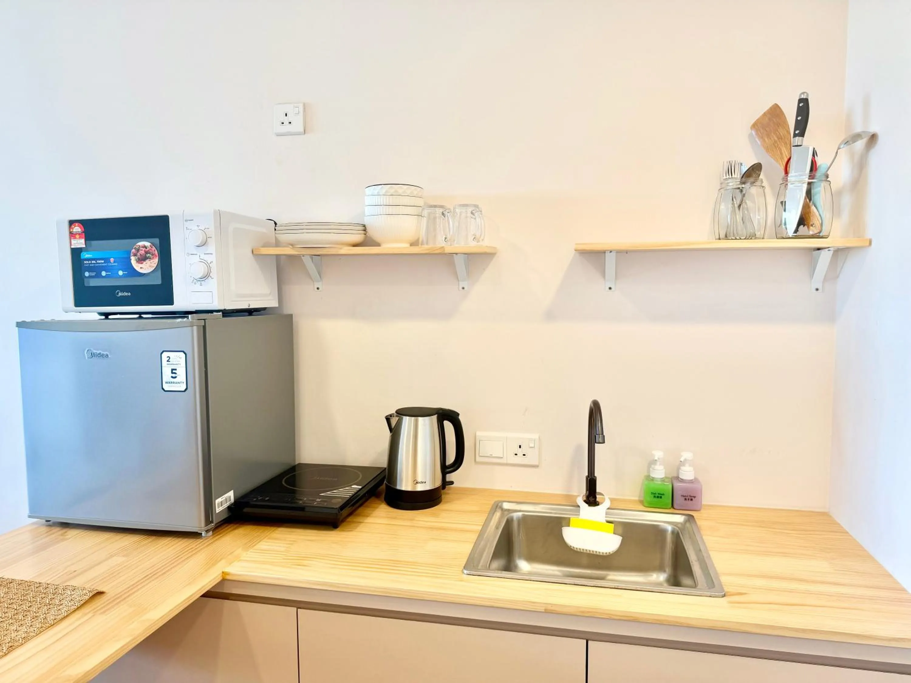 Kitchen or kitchenette in Deco Home @ Aru Suites