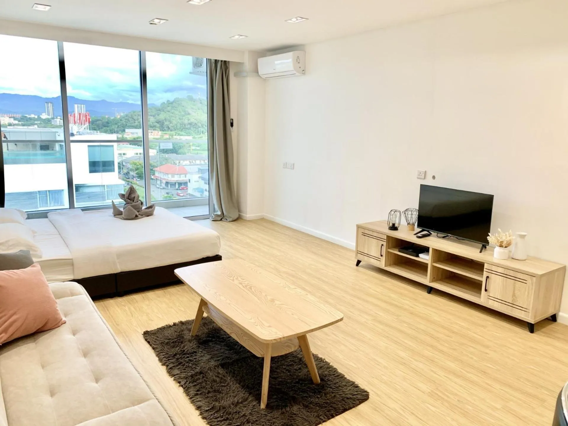 TV and multimedia in Deco Home @ Aru Suites