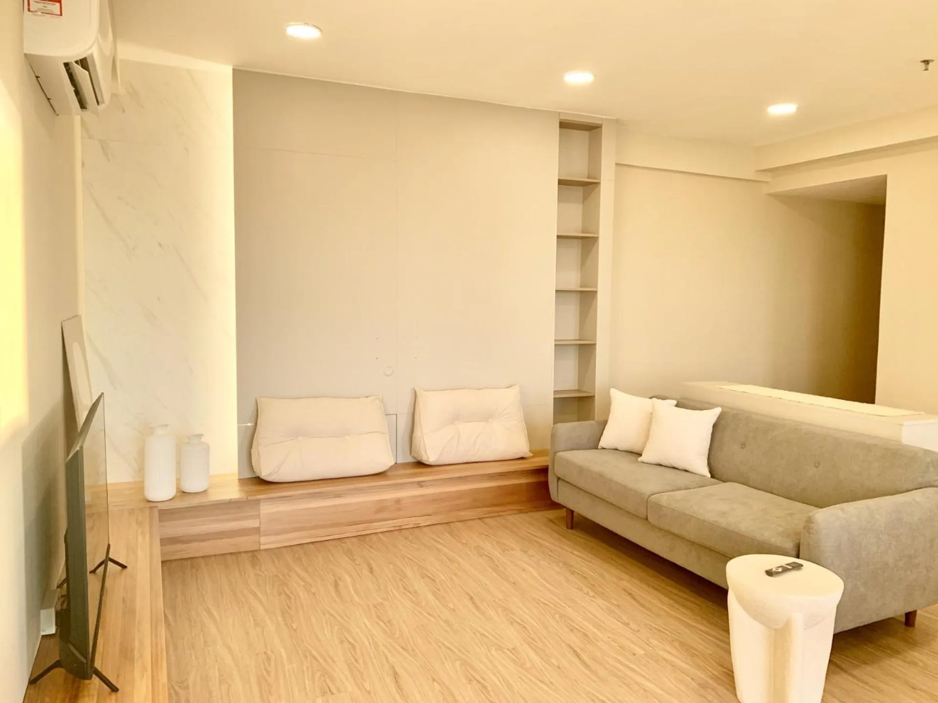 TV and multimedia in Deco Home @ Aru Suites