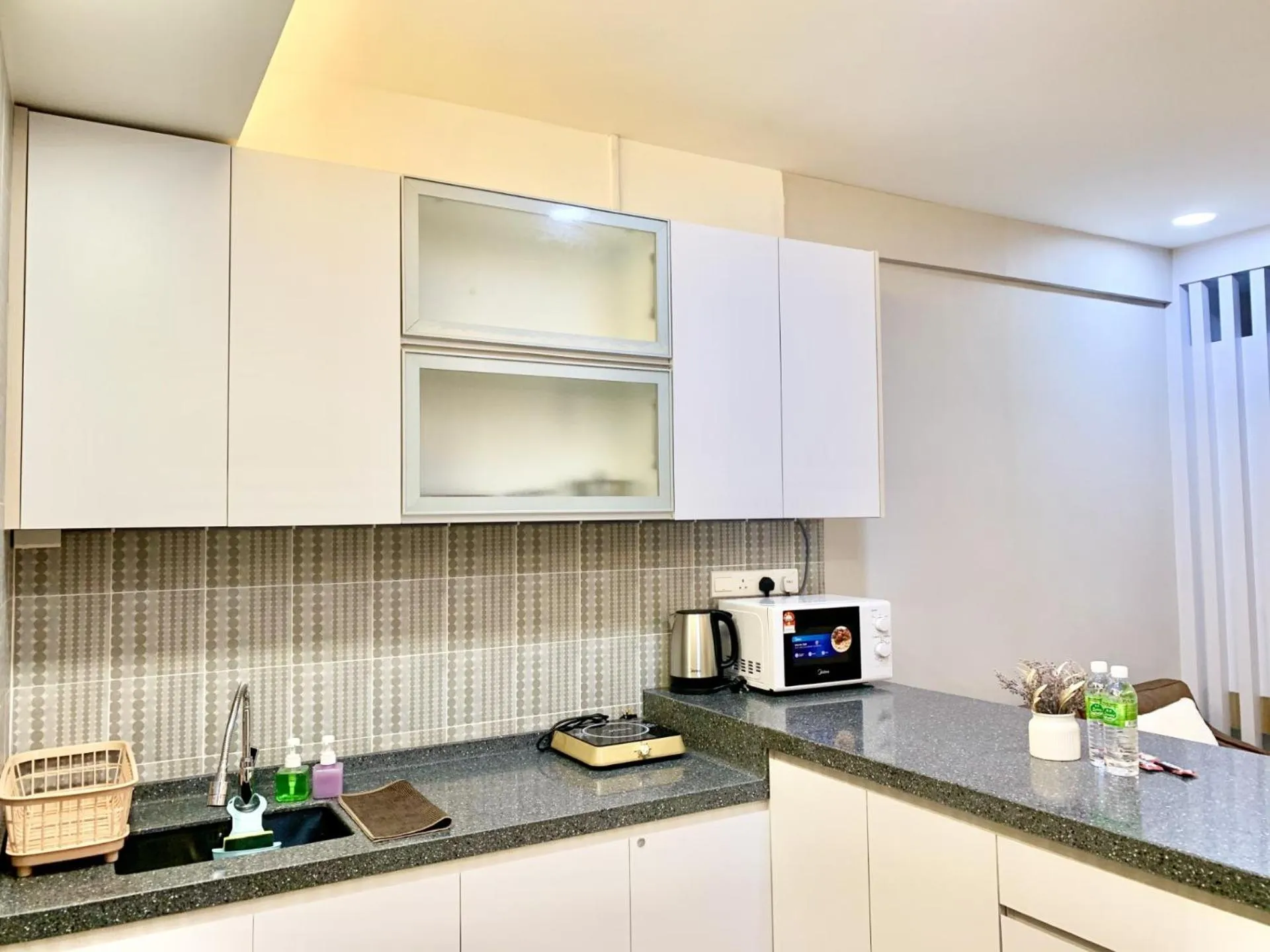 Kitchen or kitchenette in Deco Home @ Aru Suites