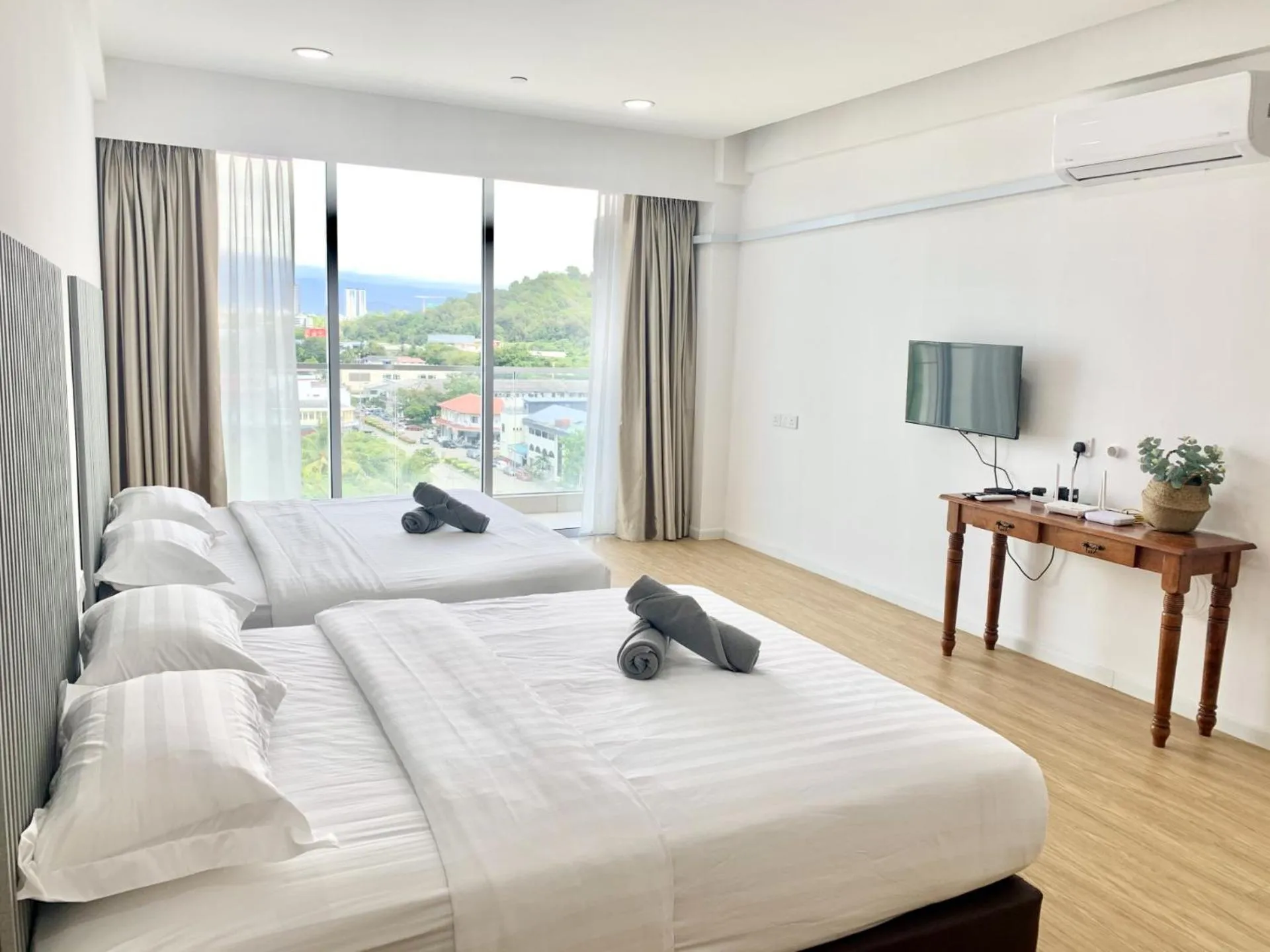 TV and multimedia, Bed in Deco Home @ Aru Suites