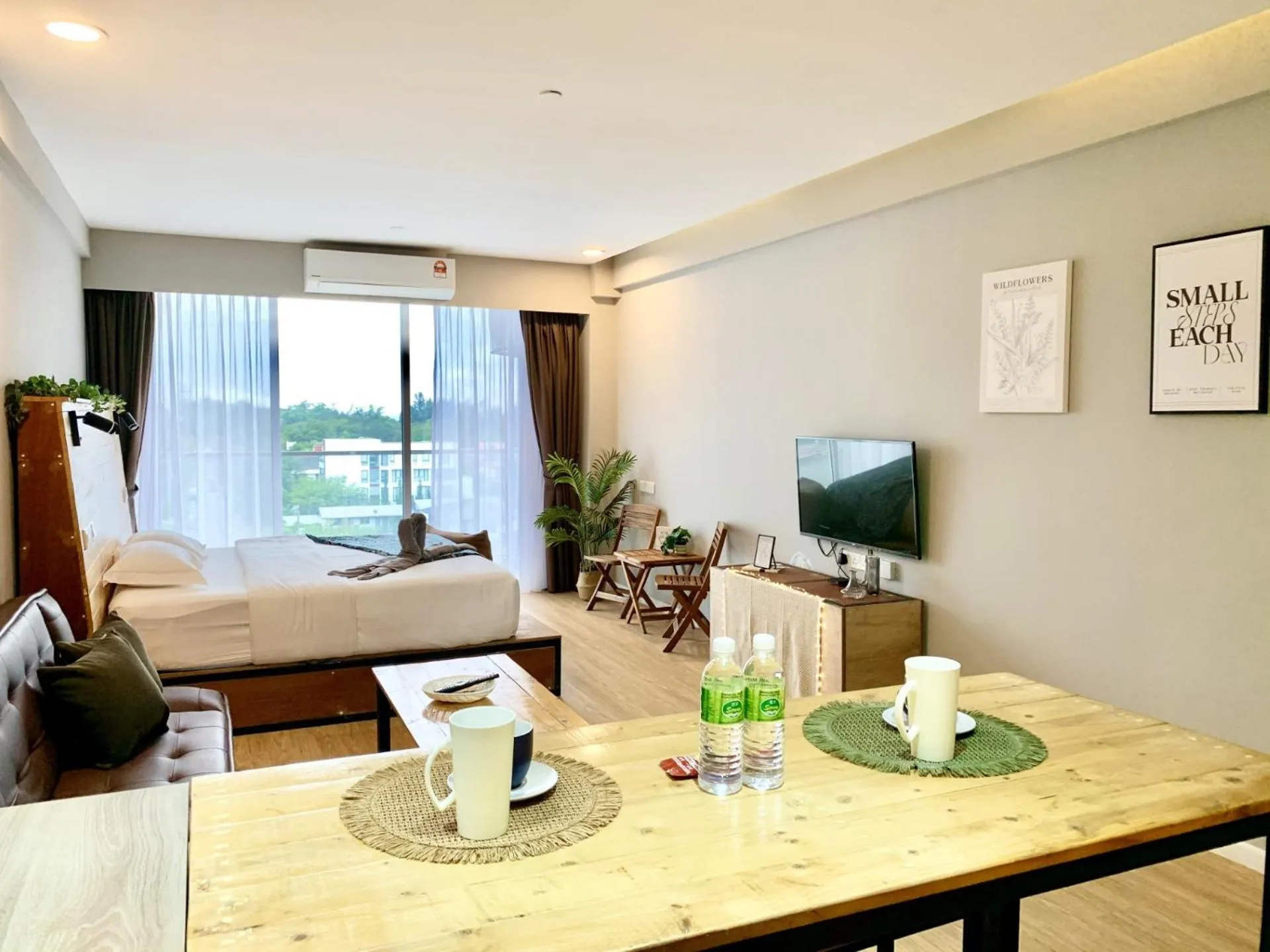 TV and multimedia in Deco Home @ Aru Suites