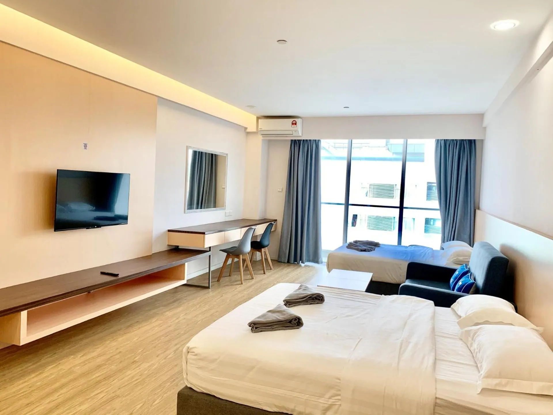 TV and multimedia, Bed in Deco Home @ Aru Suites