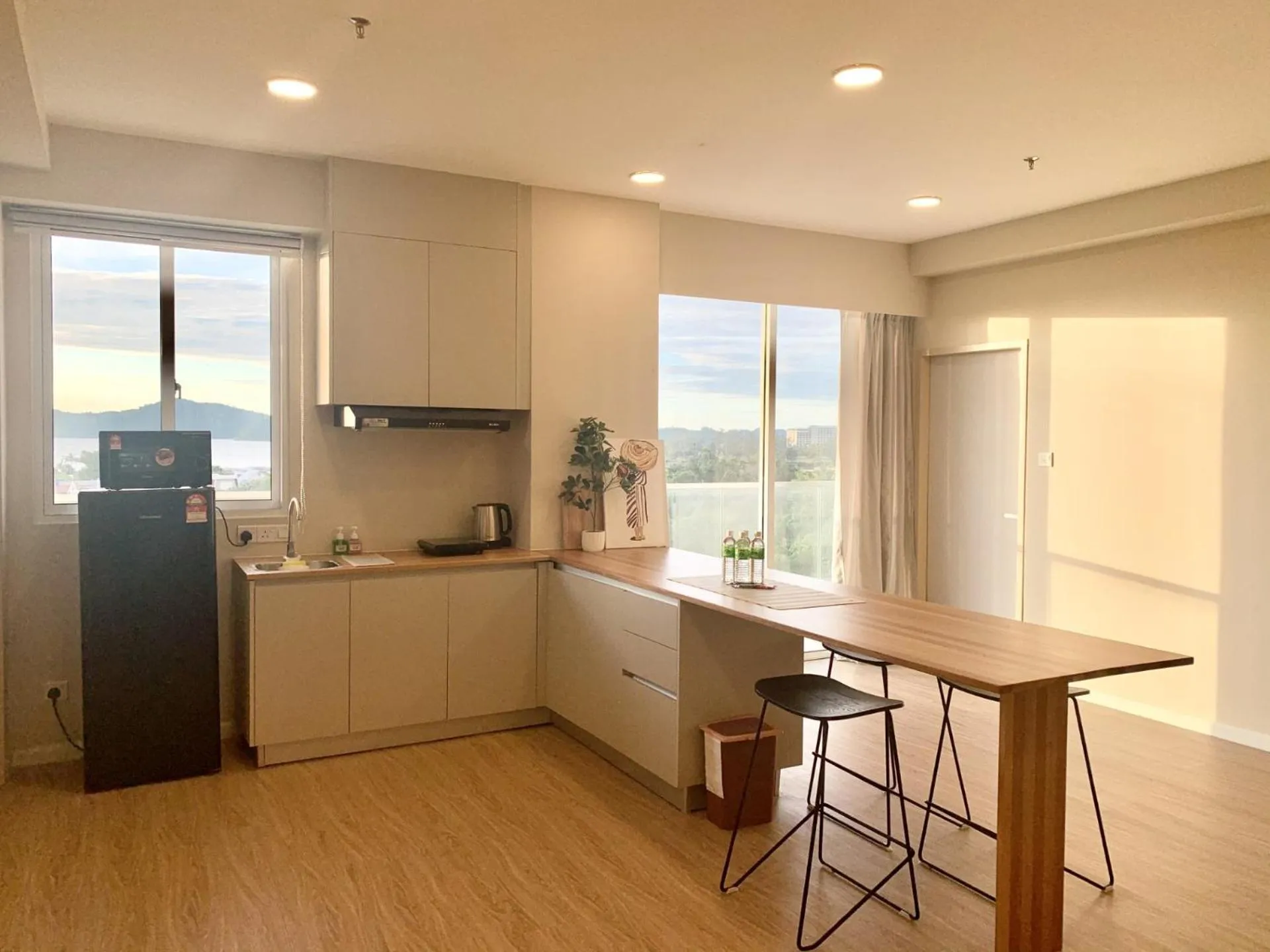 Kitchen or kitchenette in Deco Home @ Aru Suites