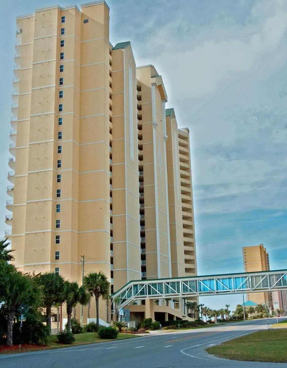 Emerald Isle Beach Resort by Sand Seeker Vacations