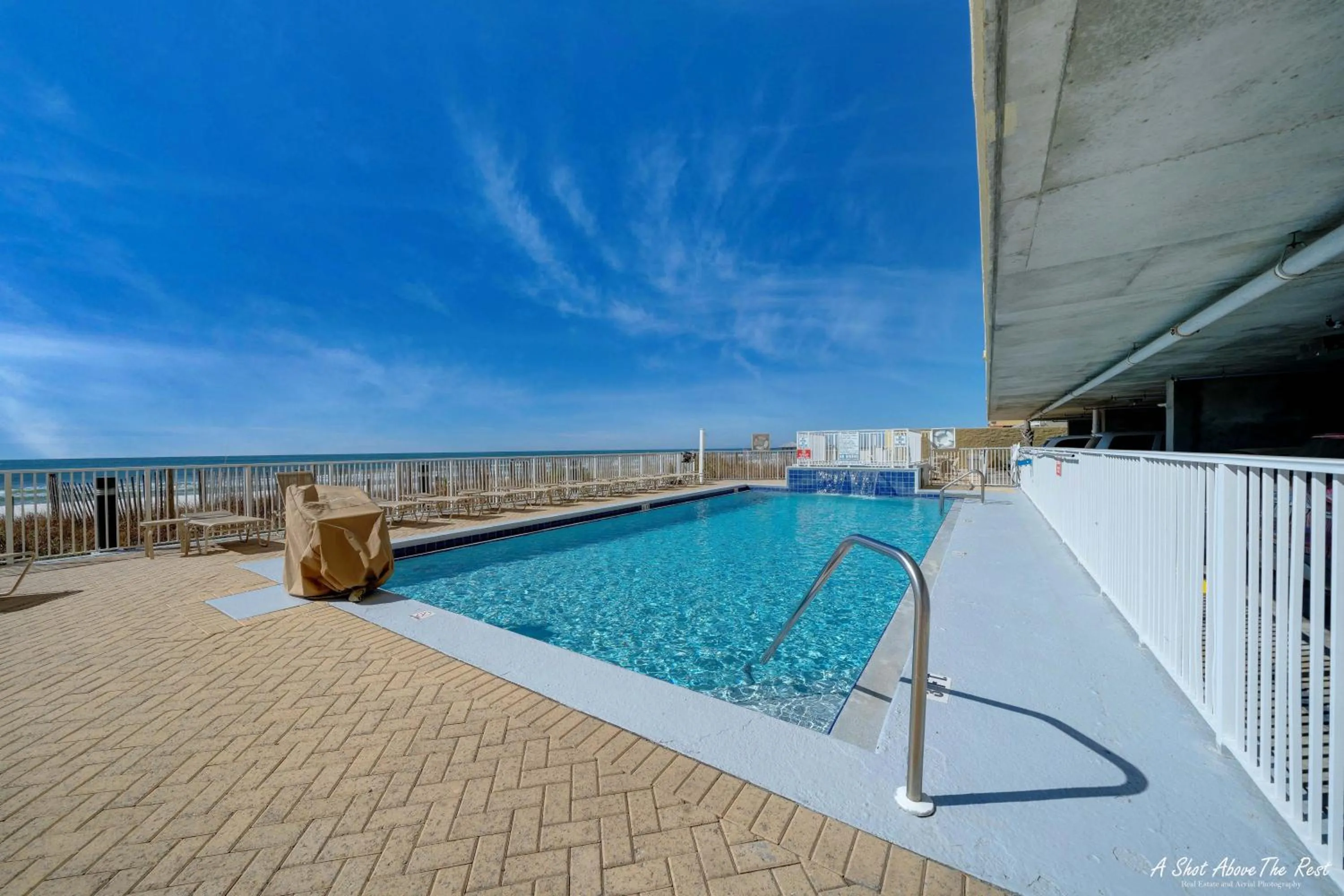 Emerald Isle Beach Resort by Sand Seeker Vacations