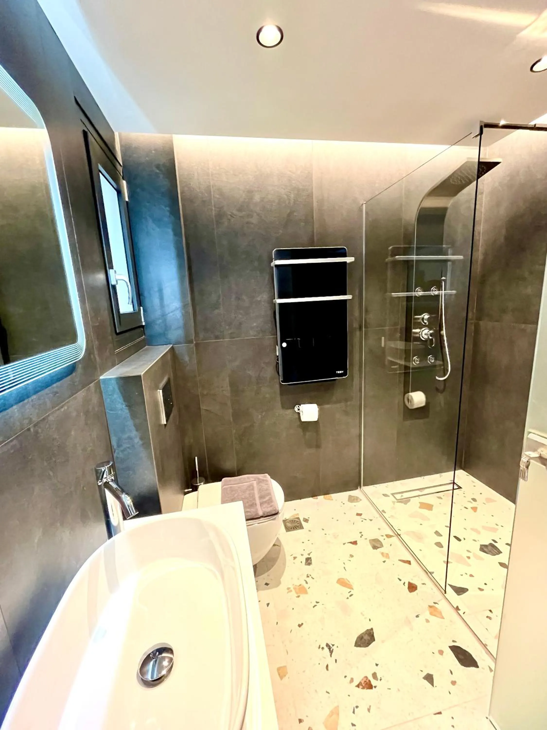 Shower in CITY HILL Luxury Apartments