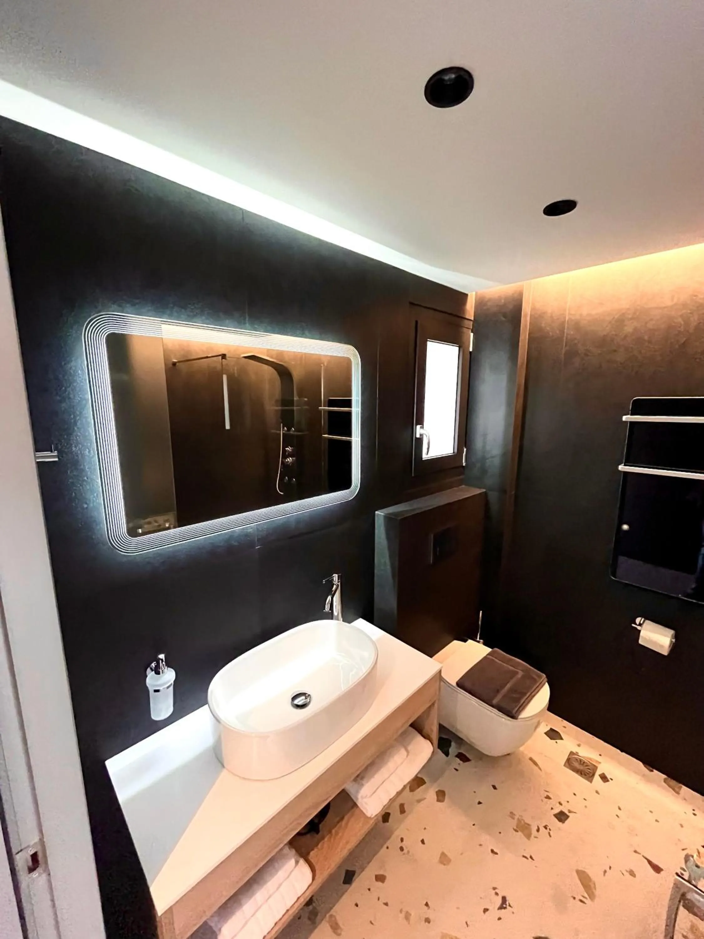 Bathroom in CITY HILL Luxury Apartments