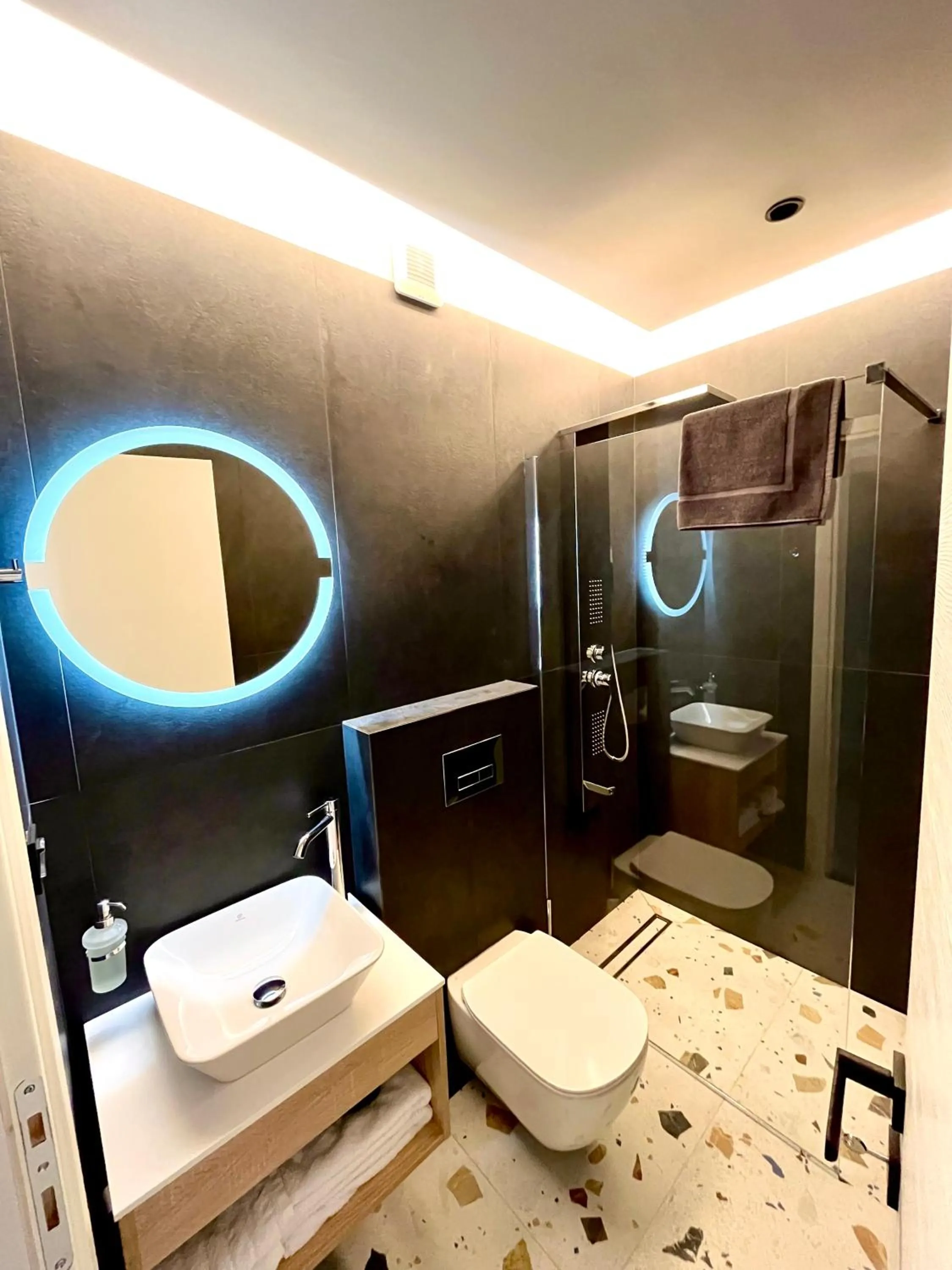 Shower in CITY HILL Luxury Apartments