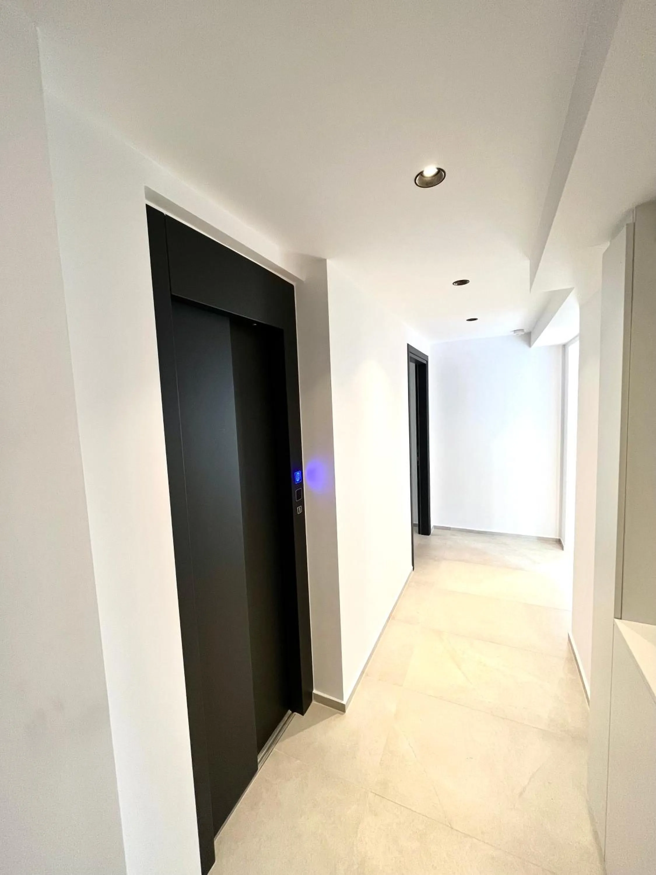 Facade/entrance in CITY HILL Luxury Apartments