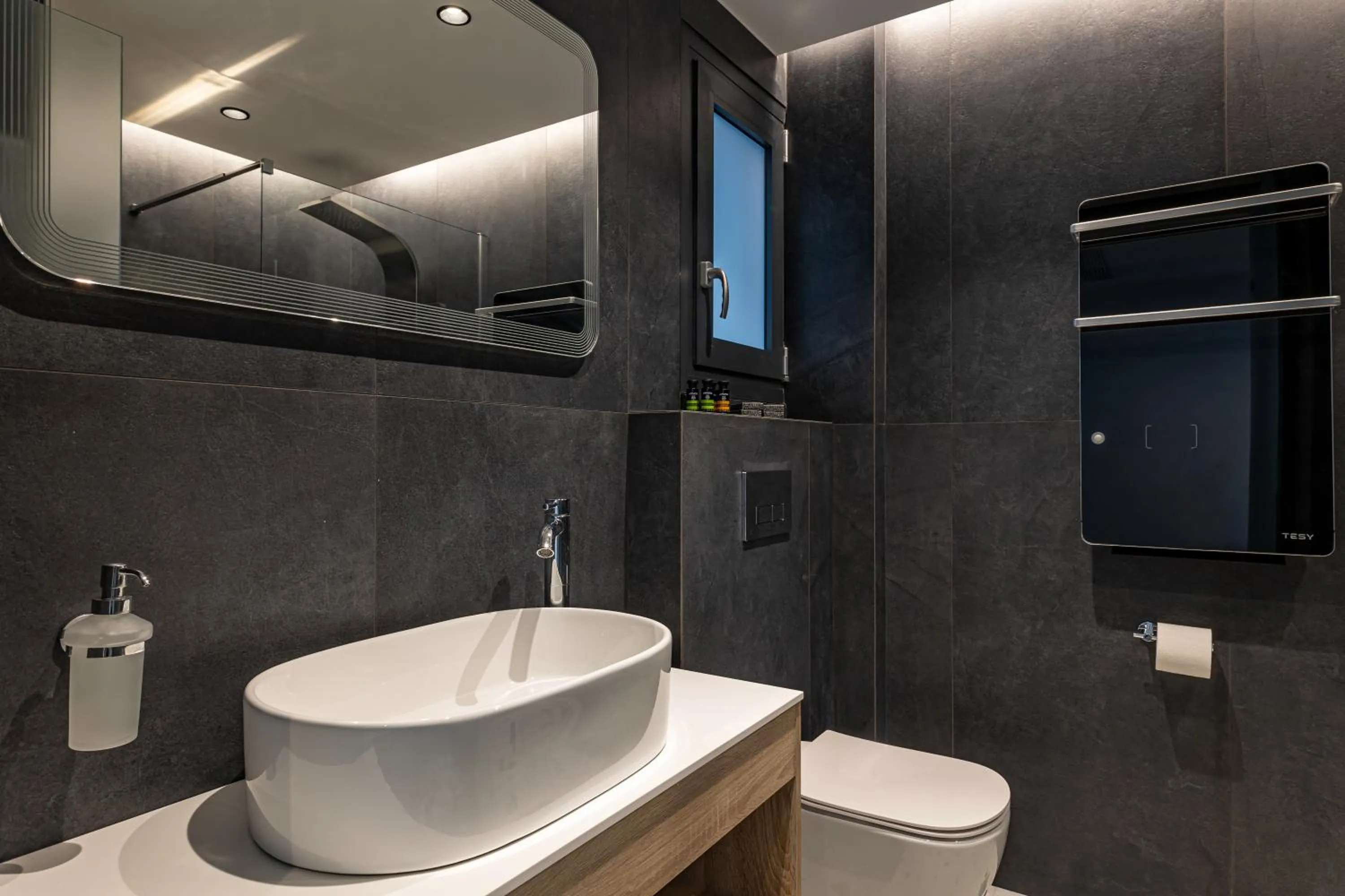 Shower in CITY HILL Luxury Apartments