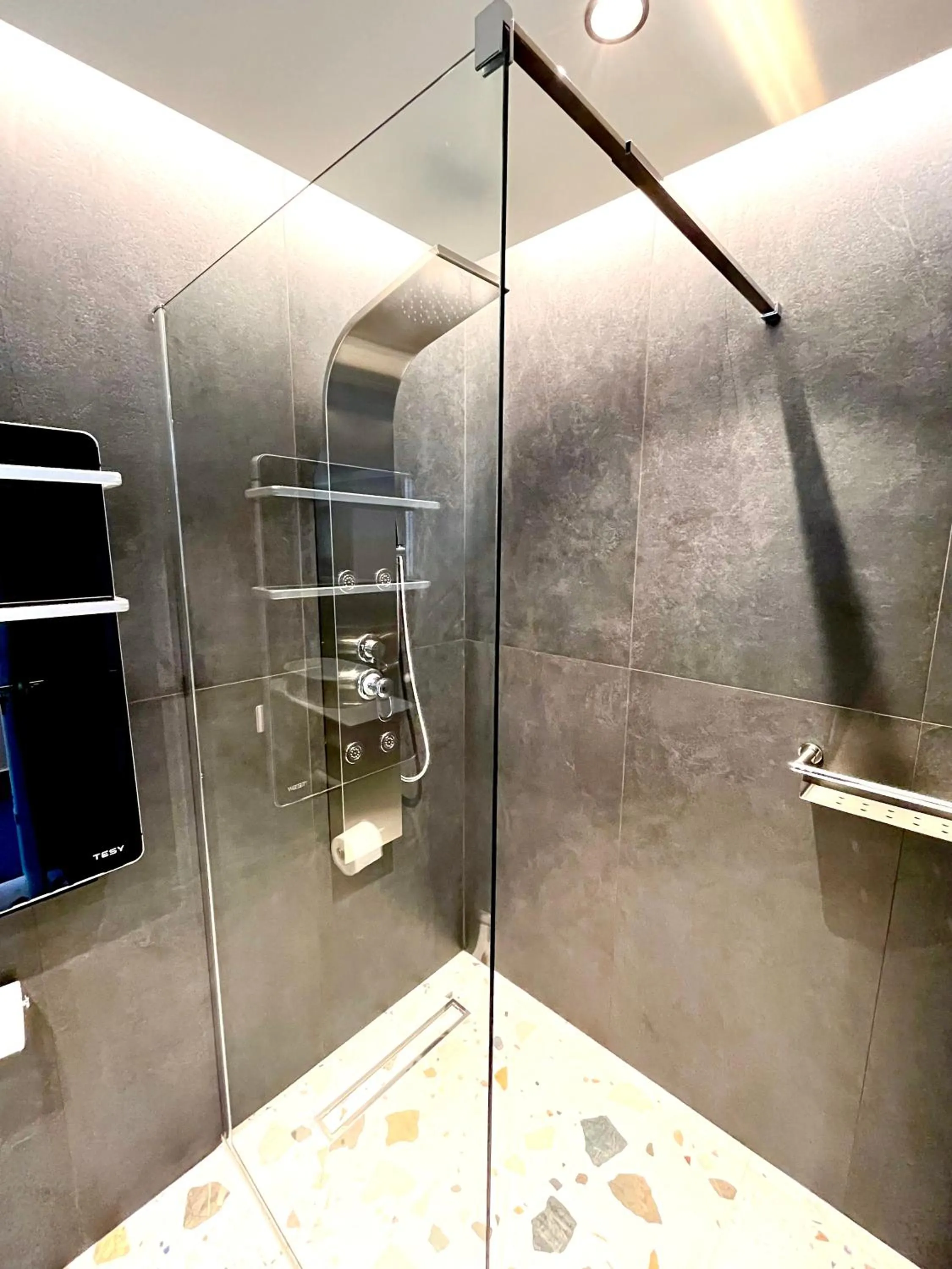 Shower in CITY HILL Luxury Apartments