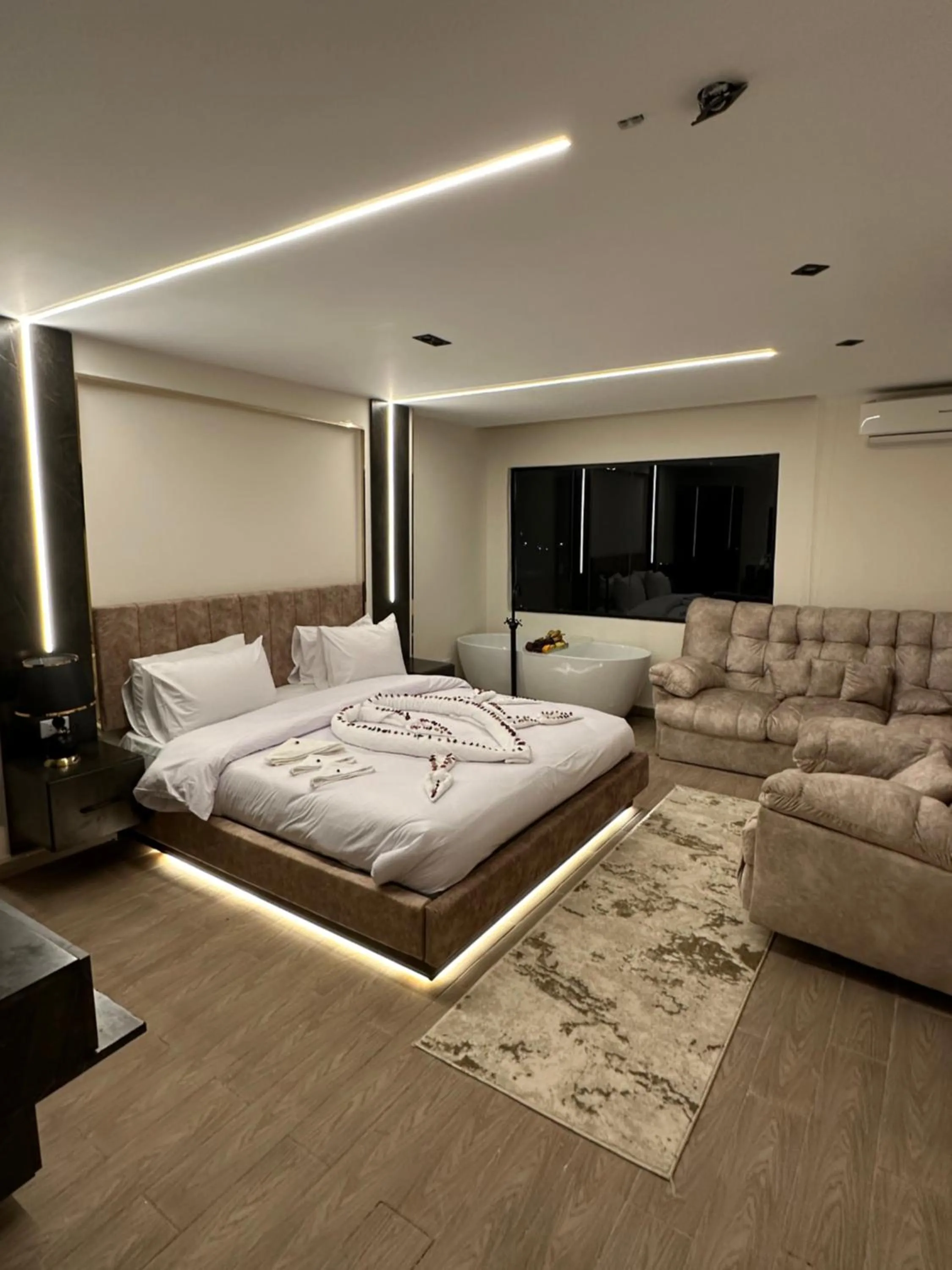 Bed in Crowne Pyramids View inn