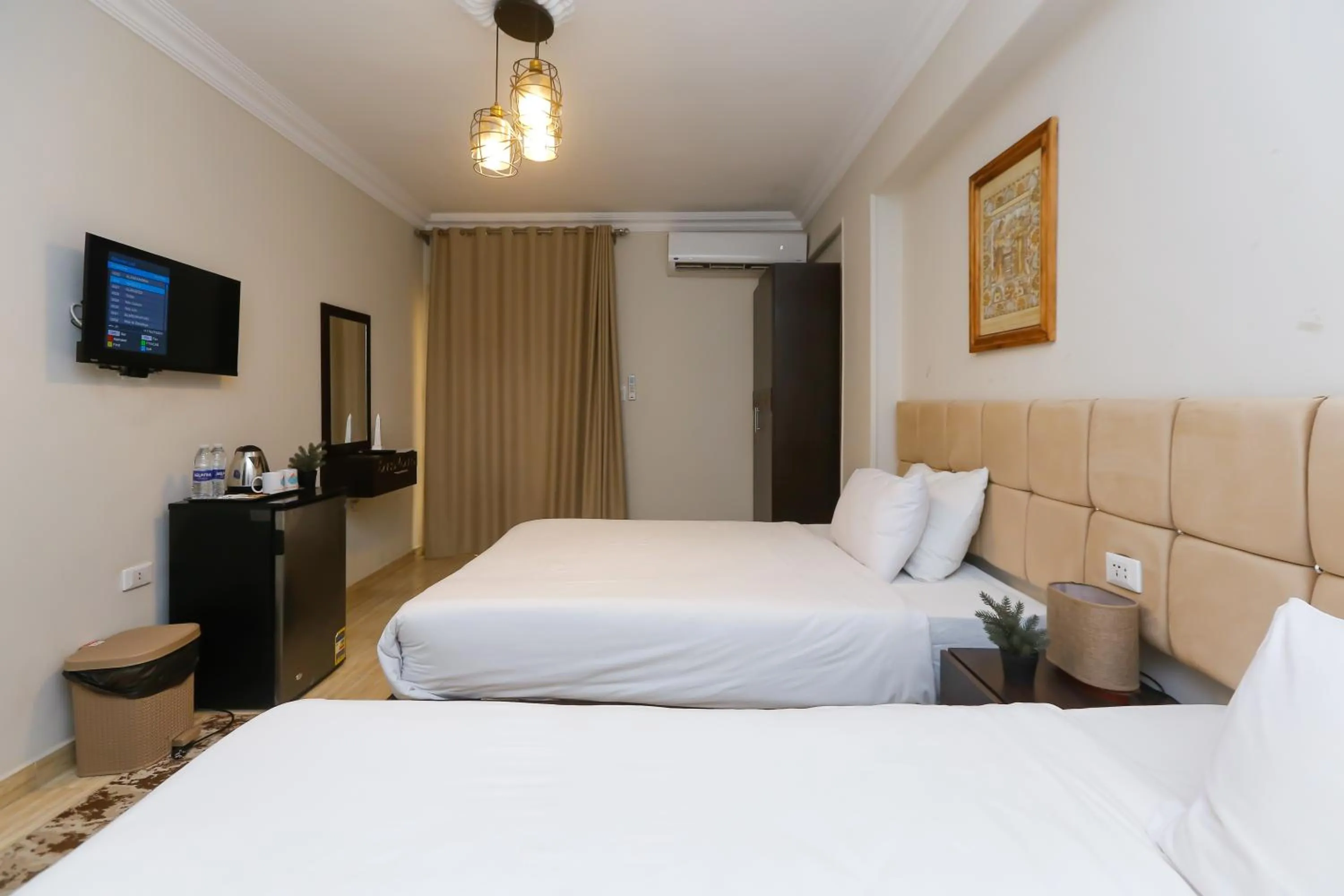 Bedroom, Bed in Crowne Pyramids View inn