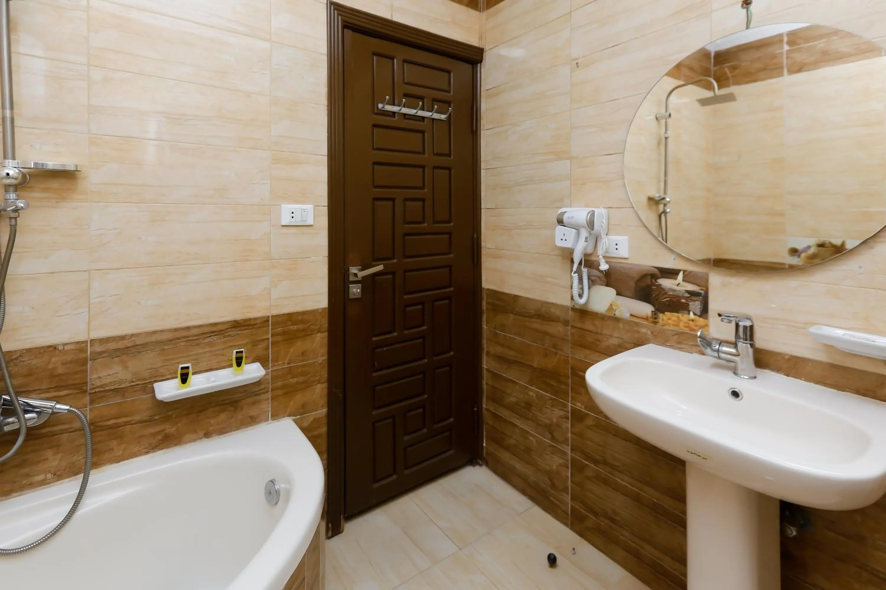 Bathroom in Crowne Pyramids View inn