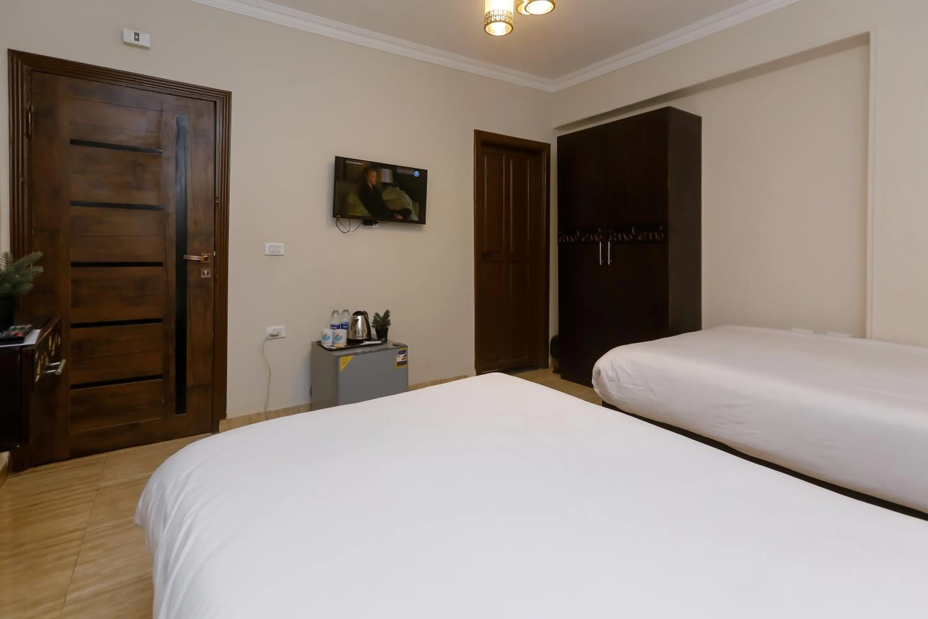 Bedroom, Bed in Crowne Pyramids View inn