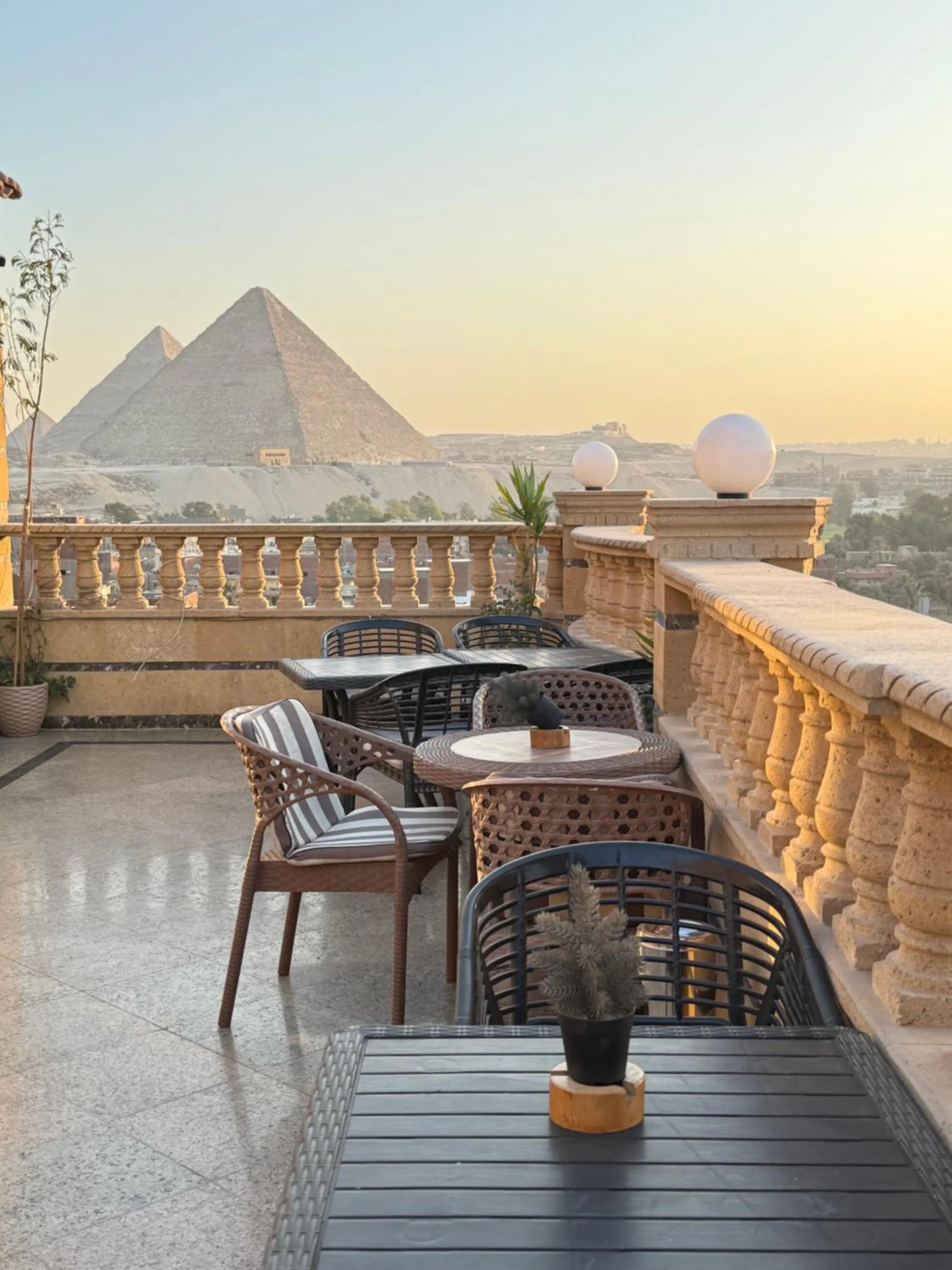 Patio in Crowne Pyramids View inn