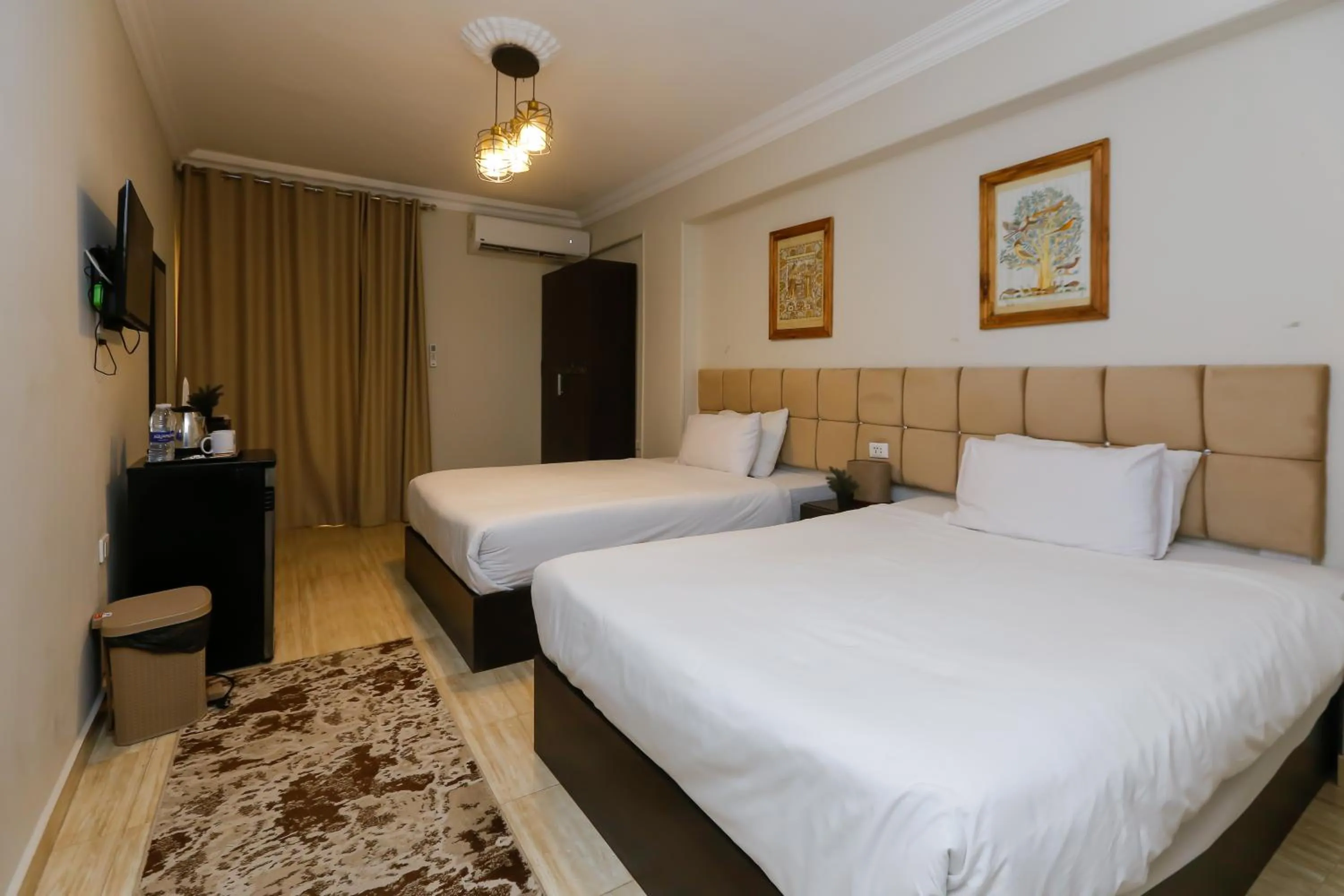 Bedroom, Bed in Crowne Pyramids View inn