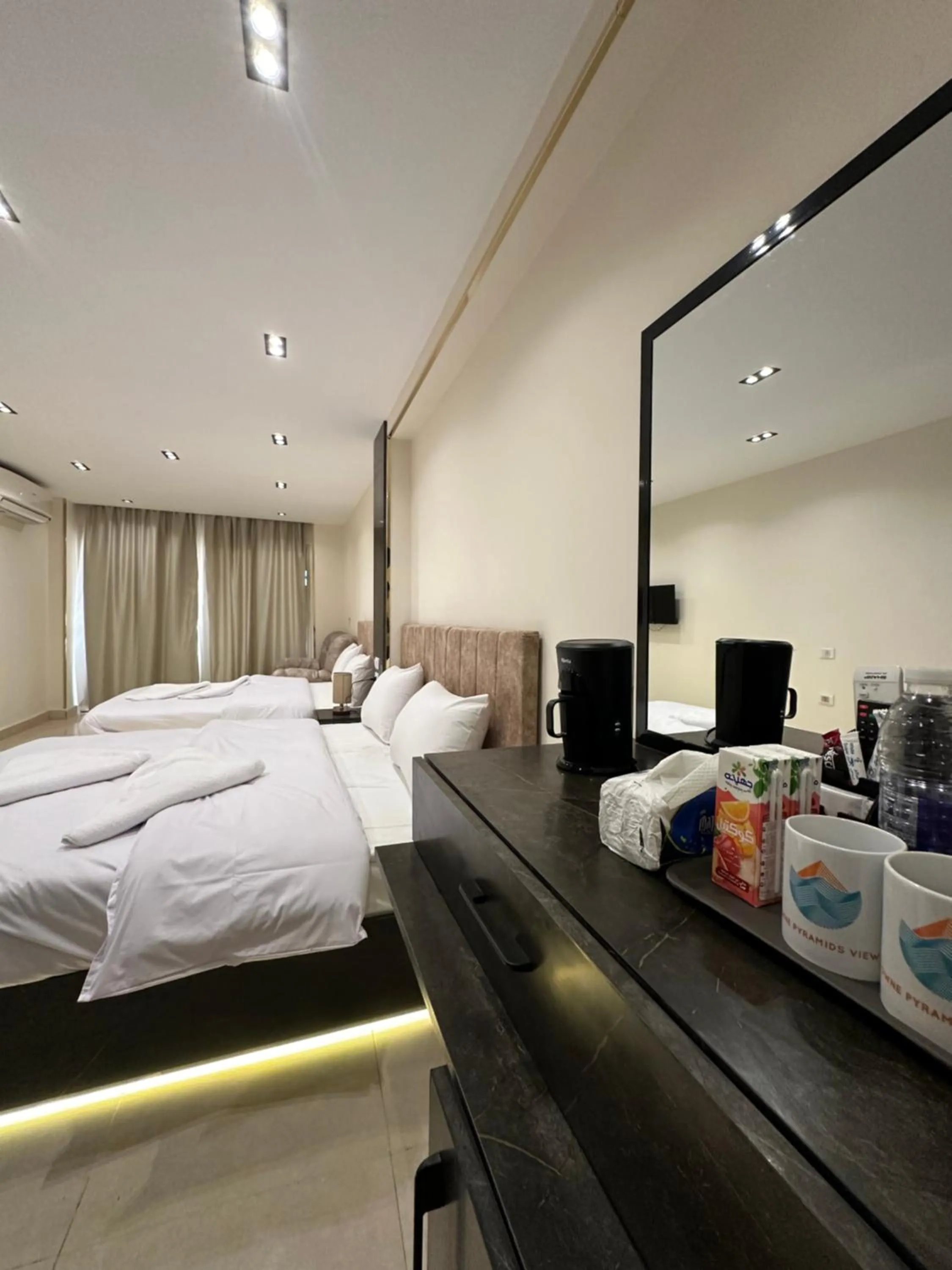 Bed in Crowne Pyramids View inn