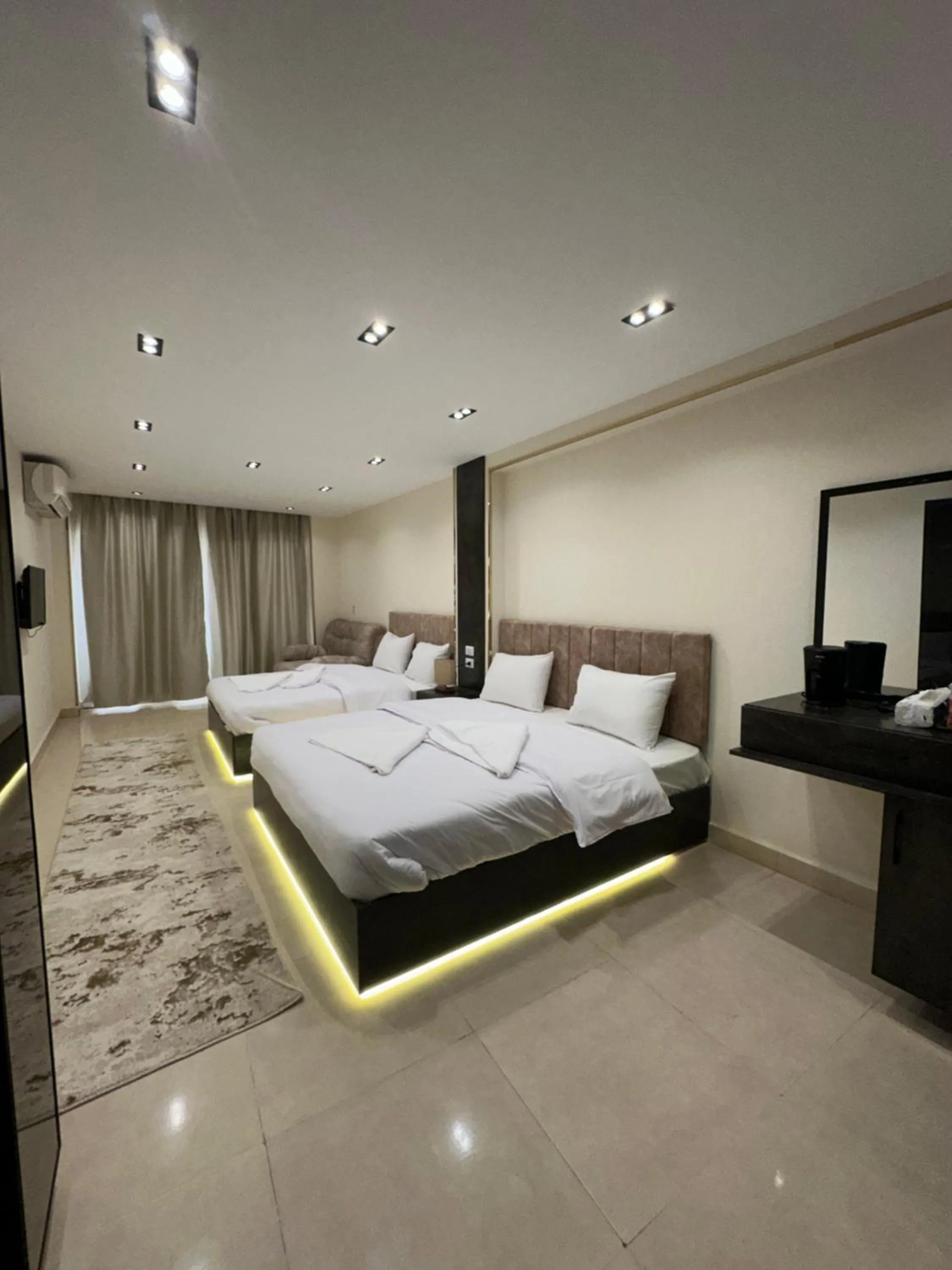 TV and multimedia, Bed in Crowne Pyramids View inn