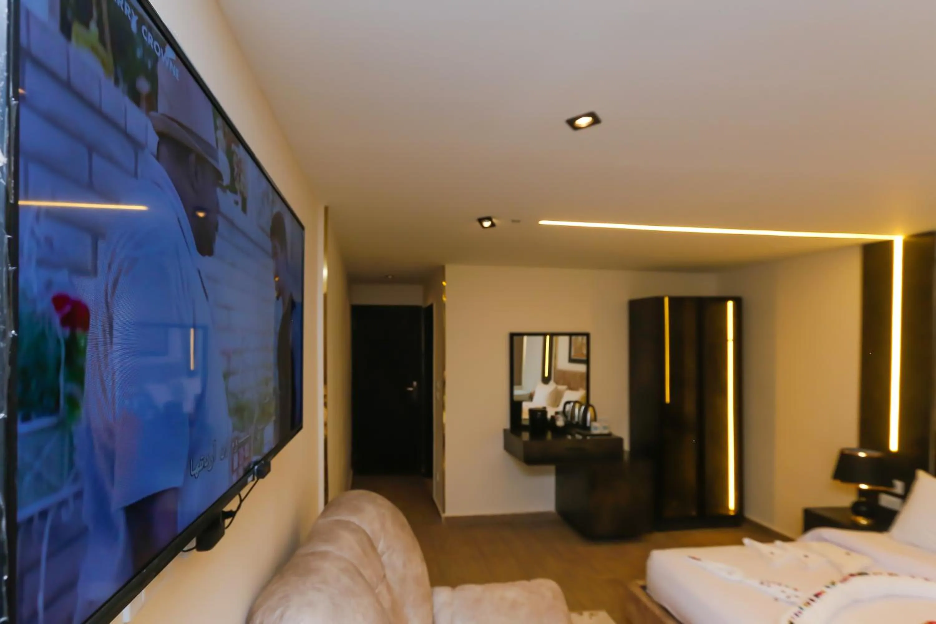 Communal lounge/ TV room, Bed in Crowne Pyramids View inn