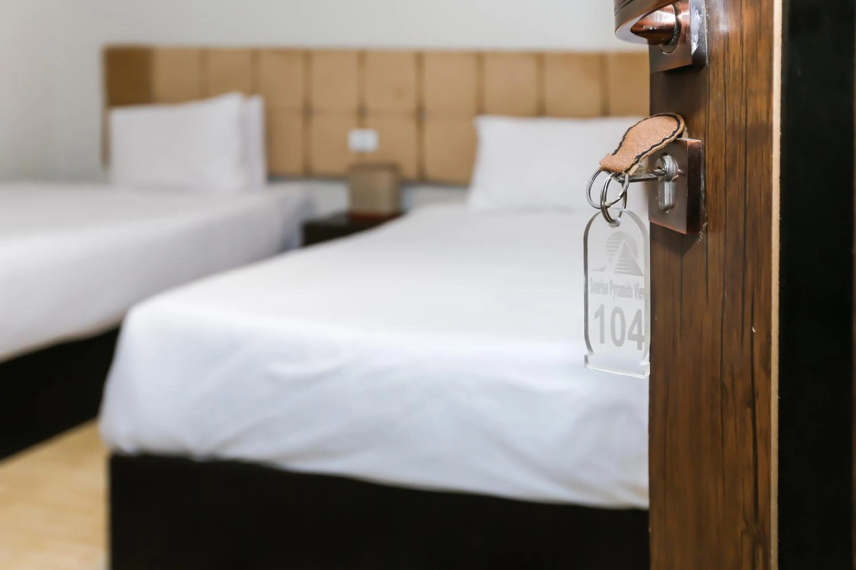 Photo of the whole room, Bed in Crowne Pyramids View inn