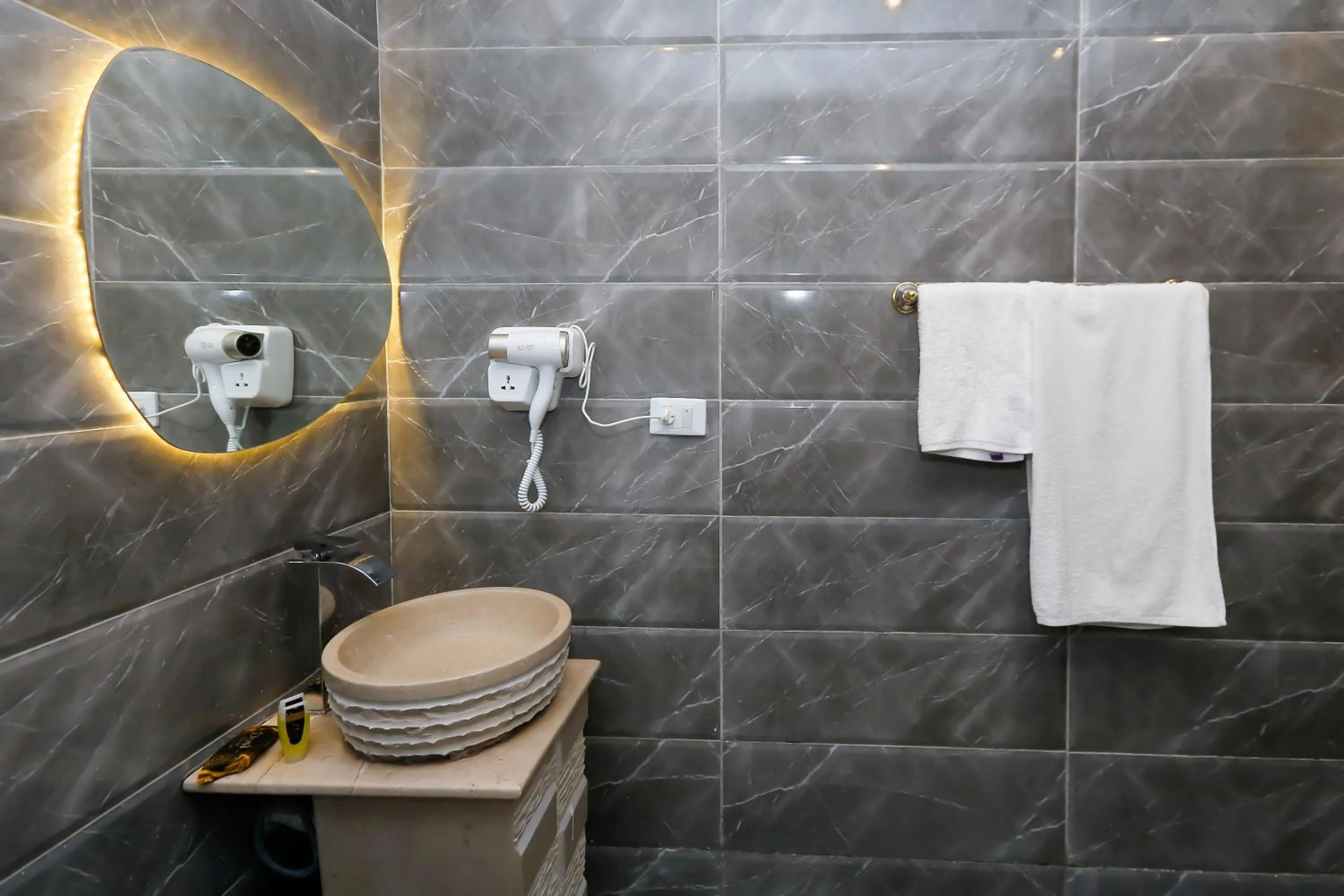 Shower in Crowne Pyramids View inn