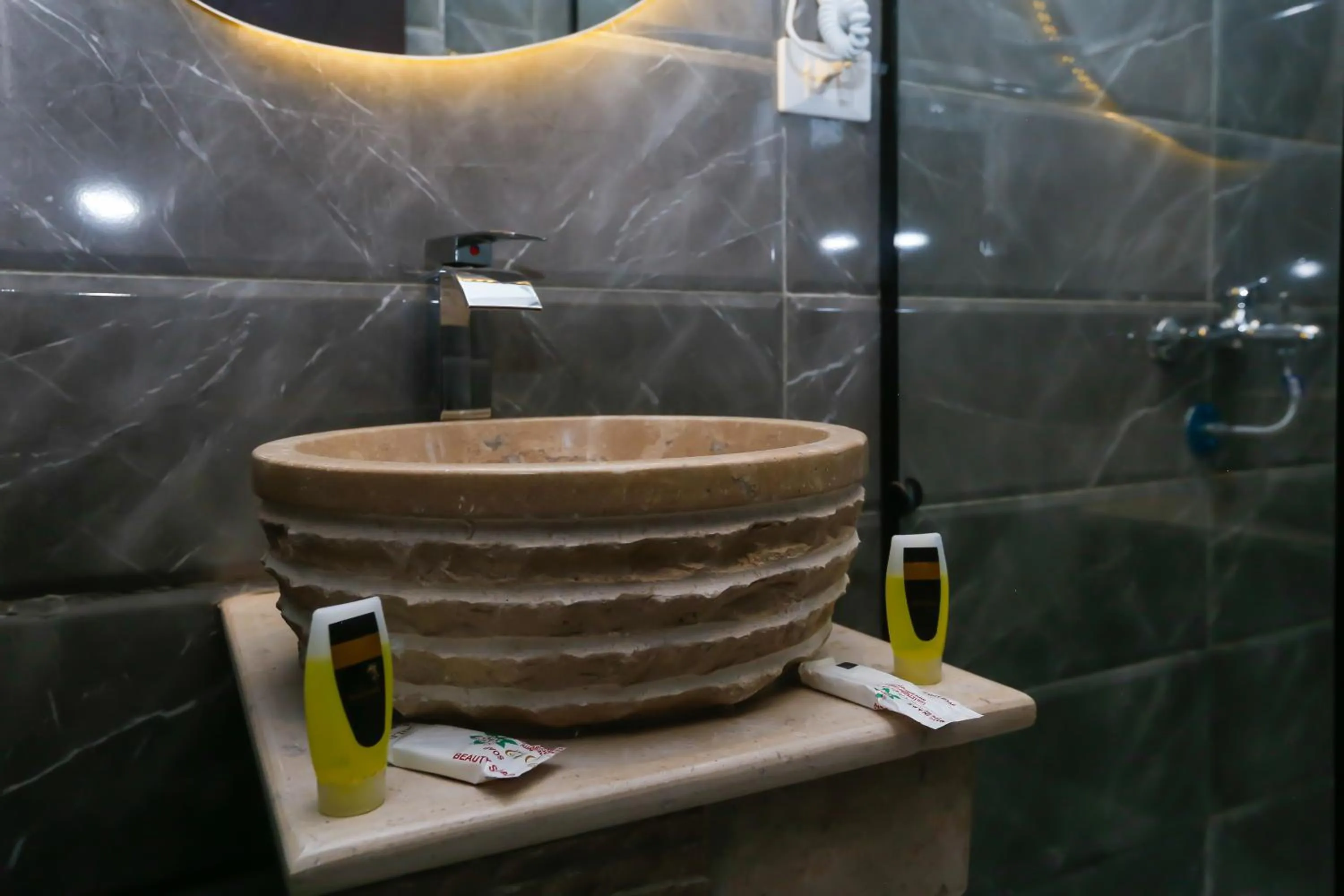 Bathroom in Crowne Pyramids View inn