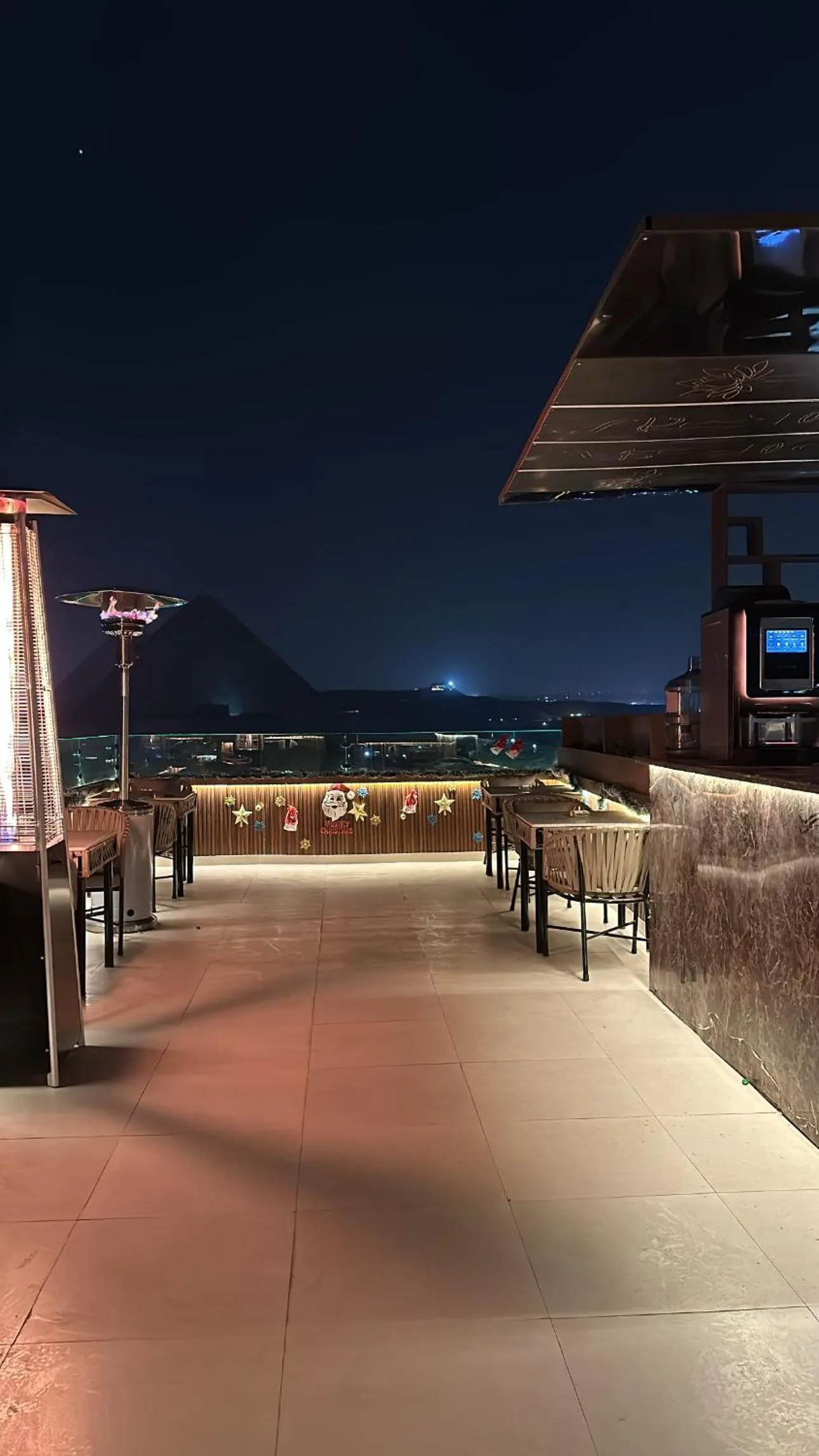 Patio in Crowne Pyramids View inn