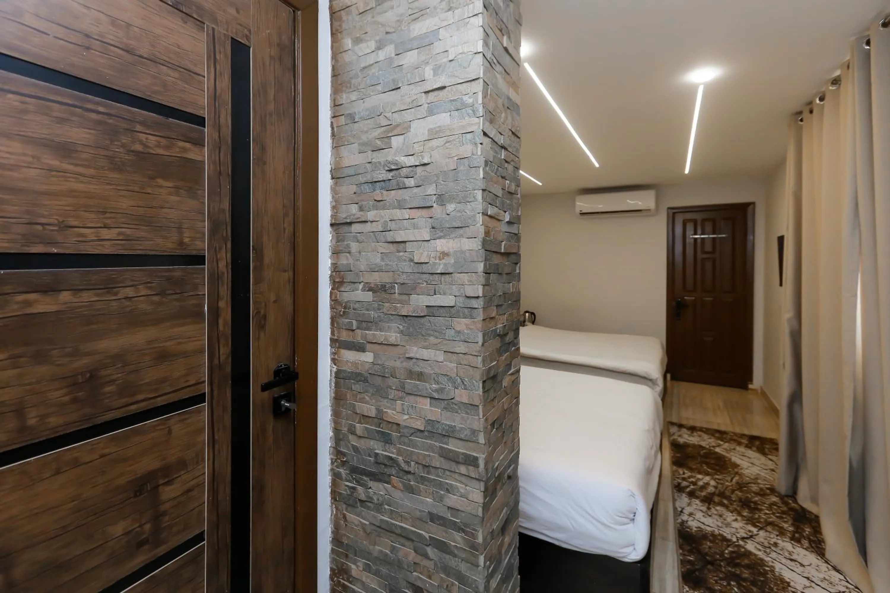 Decorative detail, Bed in Crowne Pyramids View inn