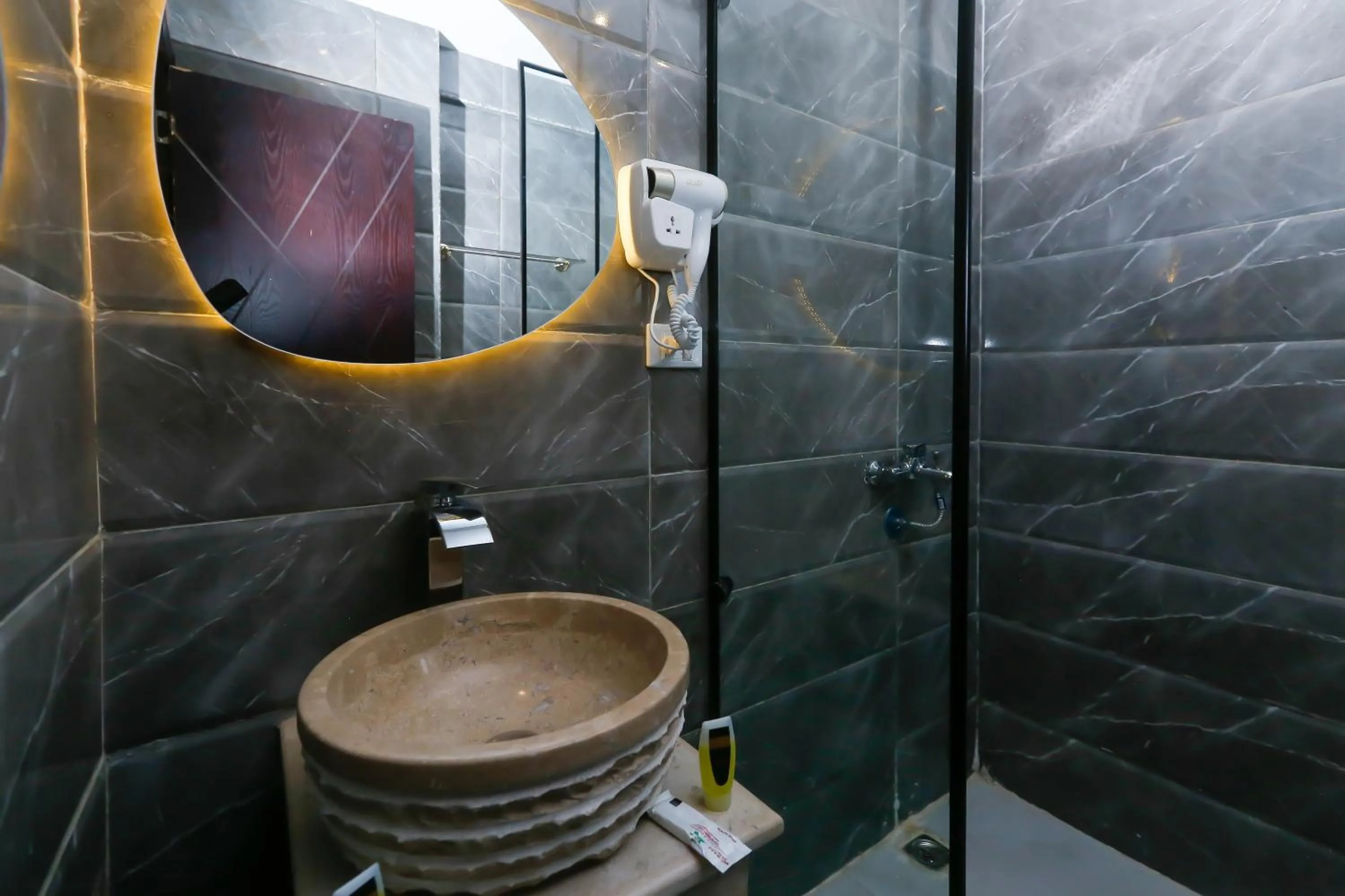 Bathroom in Crowne Pyramids View inn