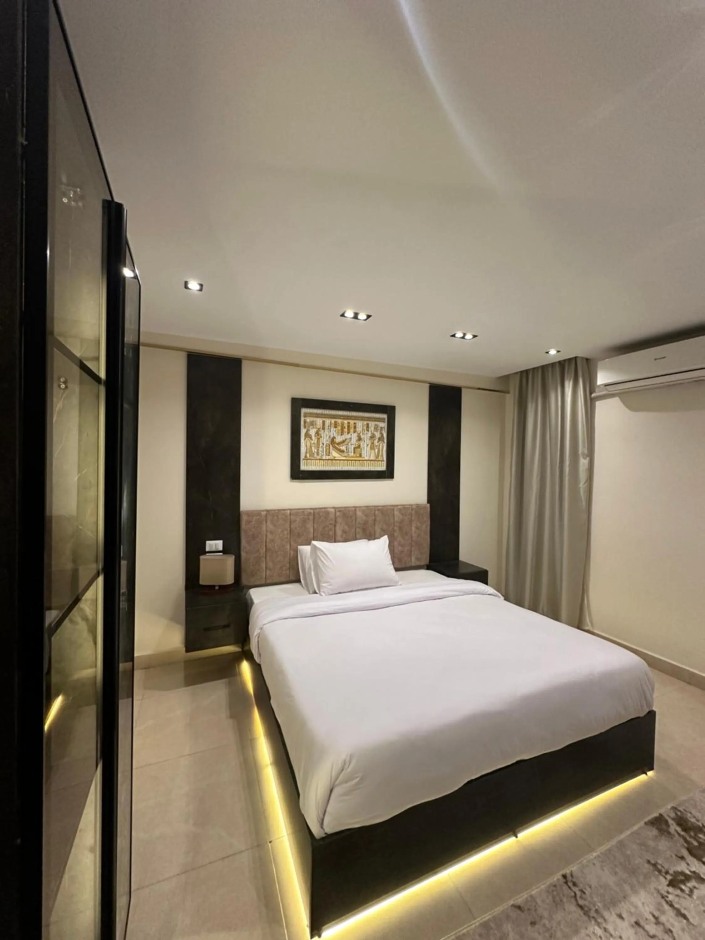 Bed in Crowne Pyramids View inn