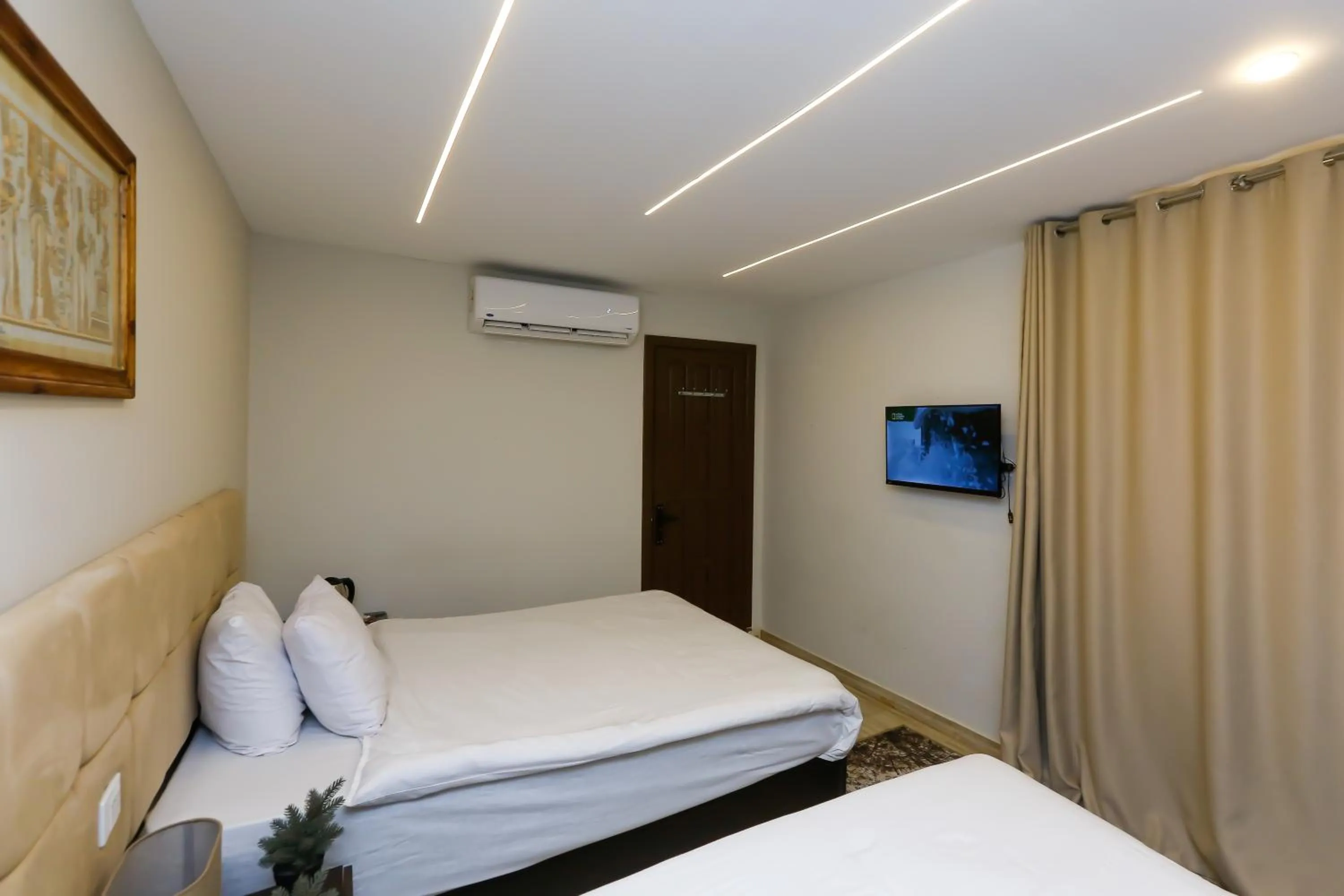 Bedroom, Bed in Crowne Pyramids View inn