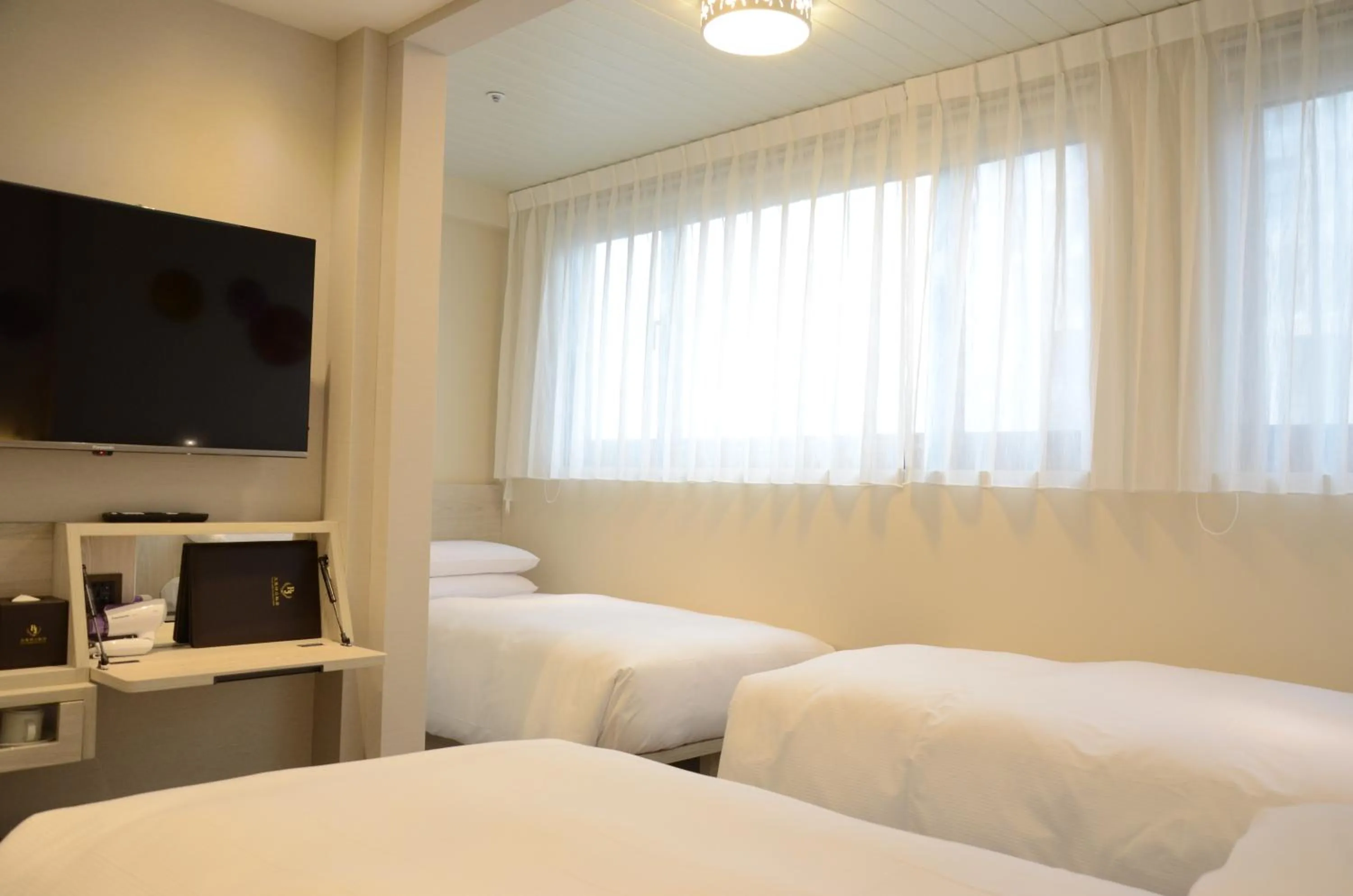 TV and multimedia, Bed in Royal Jade Boutique Hotel