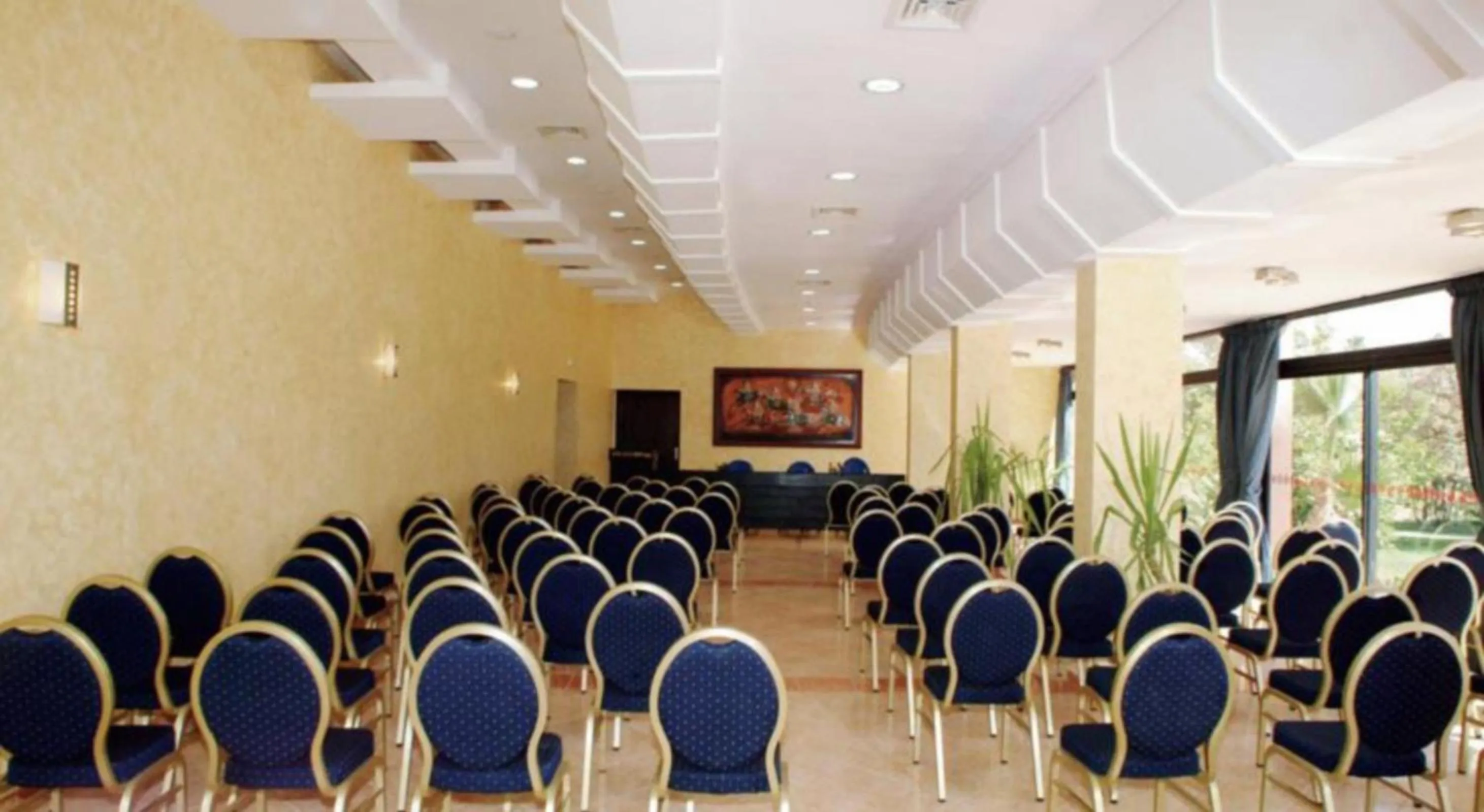 Business facilities in Atlas Orient