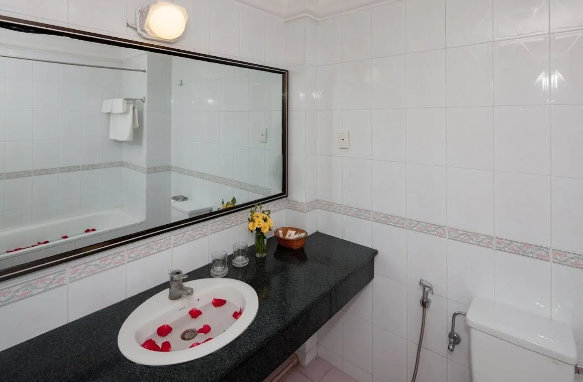 Bathroom in Lucky Central Hotel & Travel