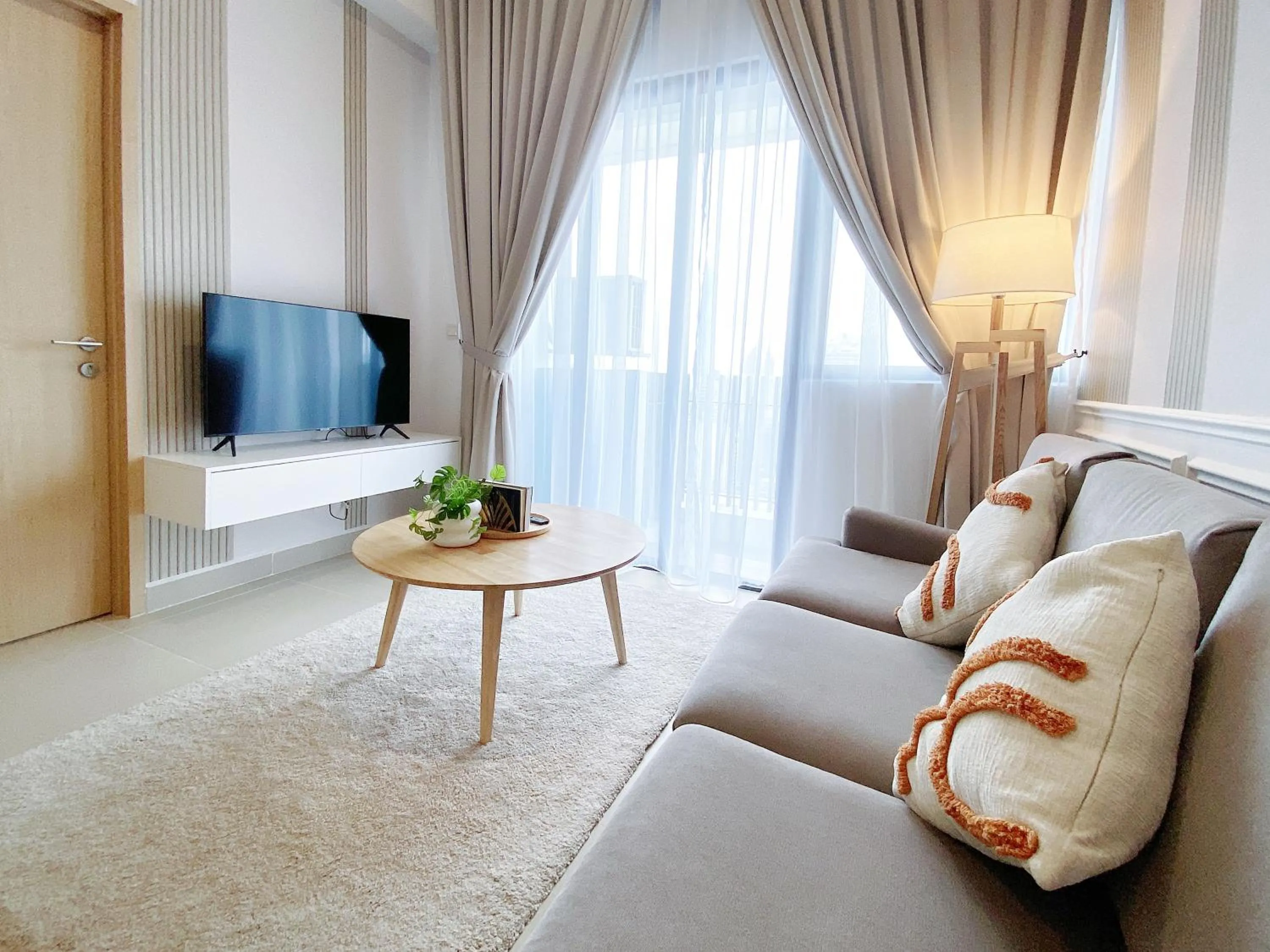 TV and multimedia in The Colony By Infinitum By Awesomestay