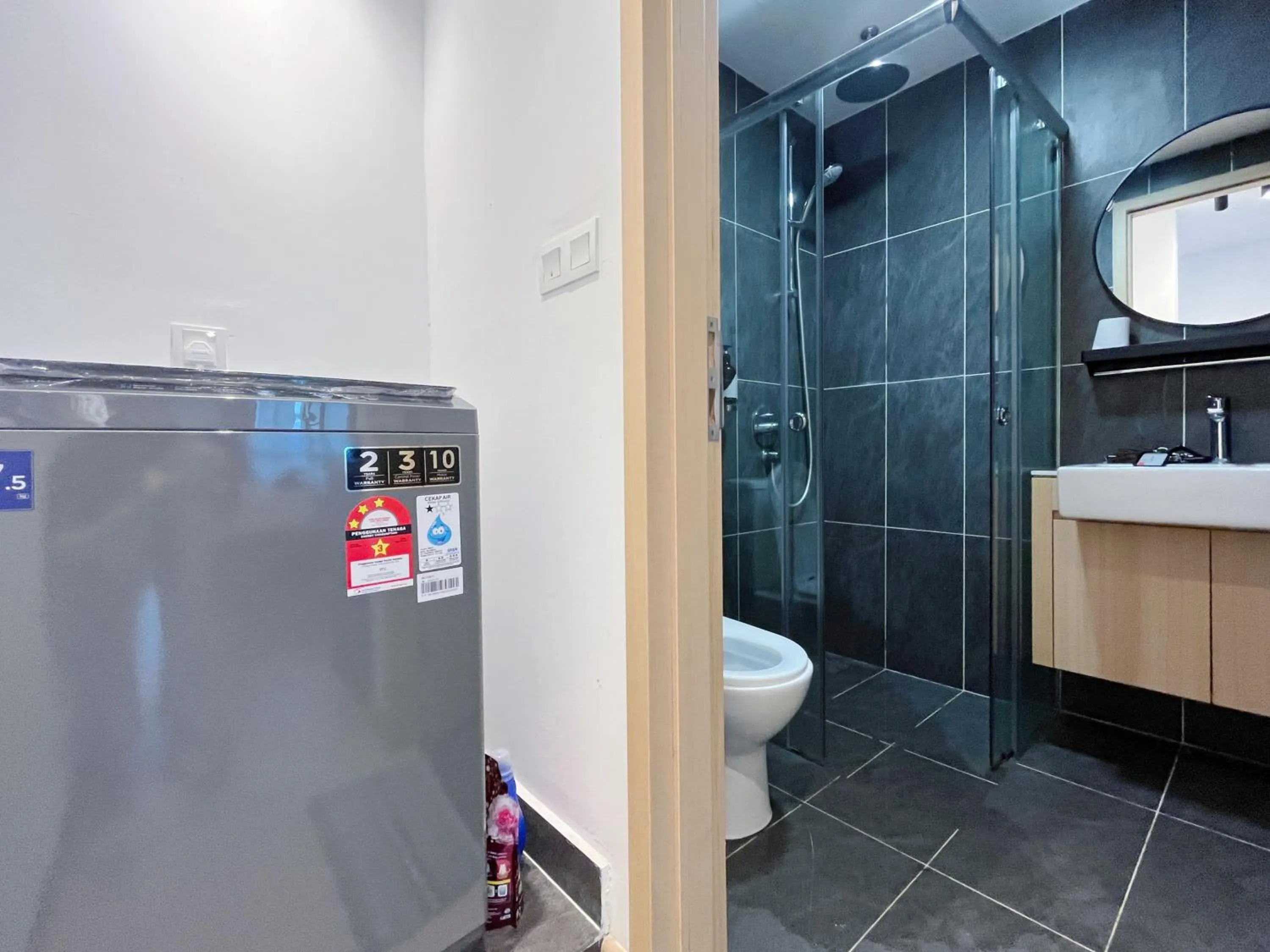 Shower in The Colony By Infinitum By Awesomestay