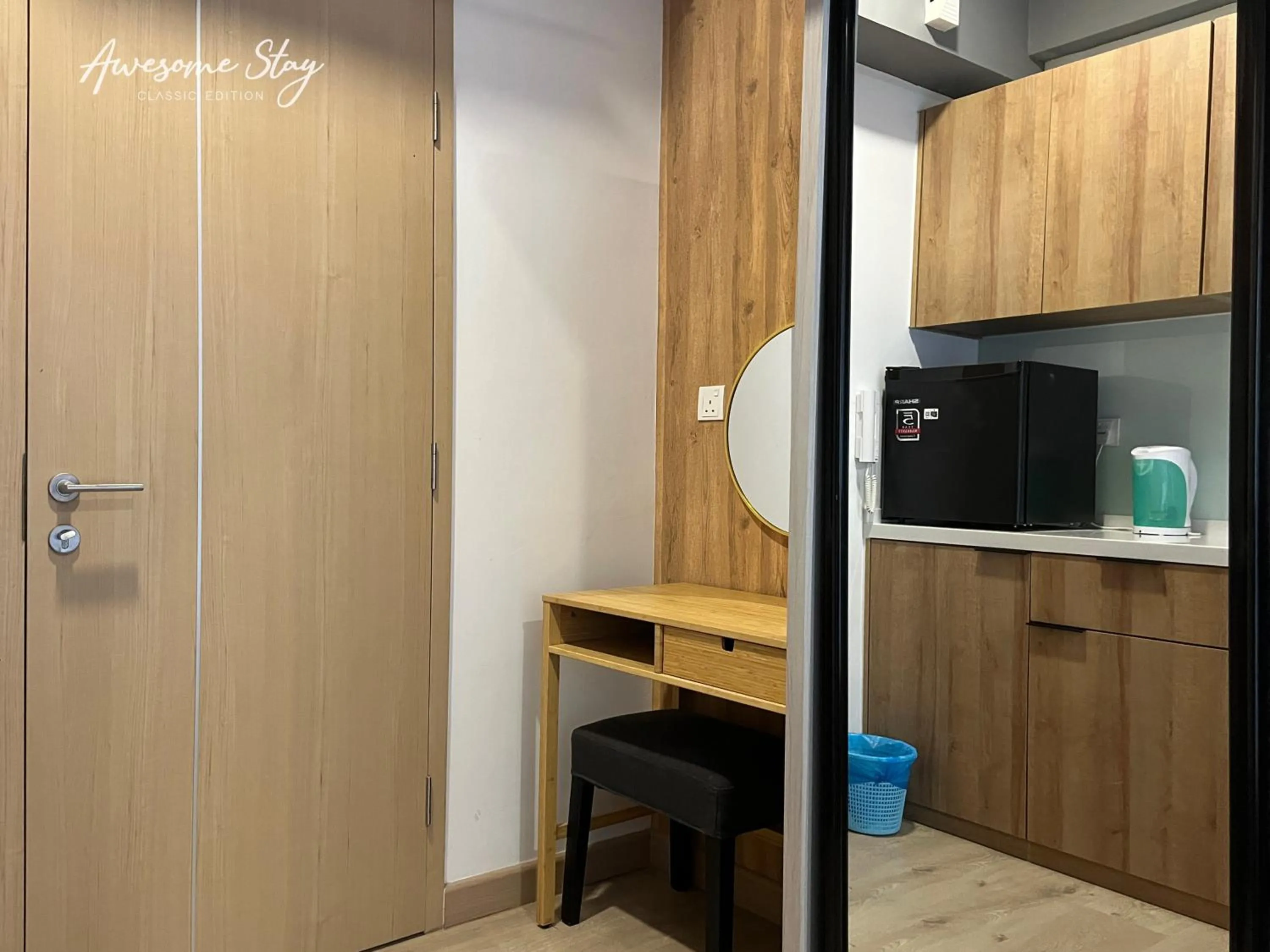 hair dresser in The Colony By Infinitum By Awesomestay