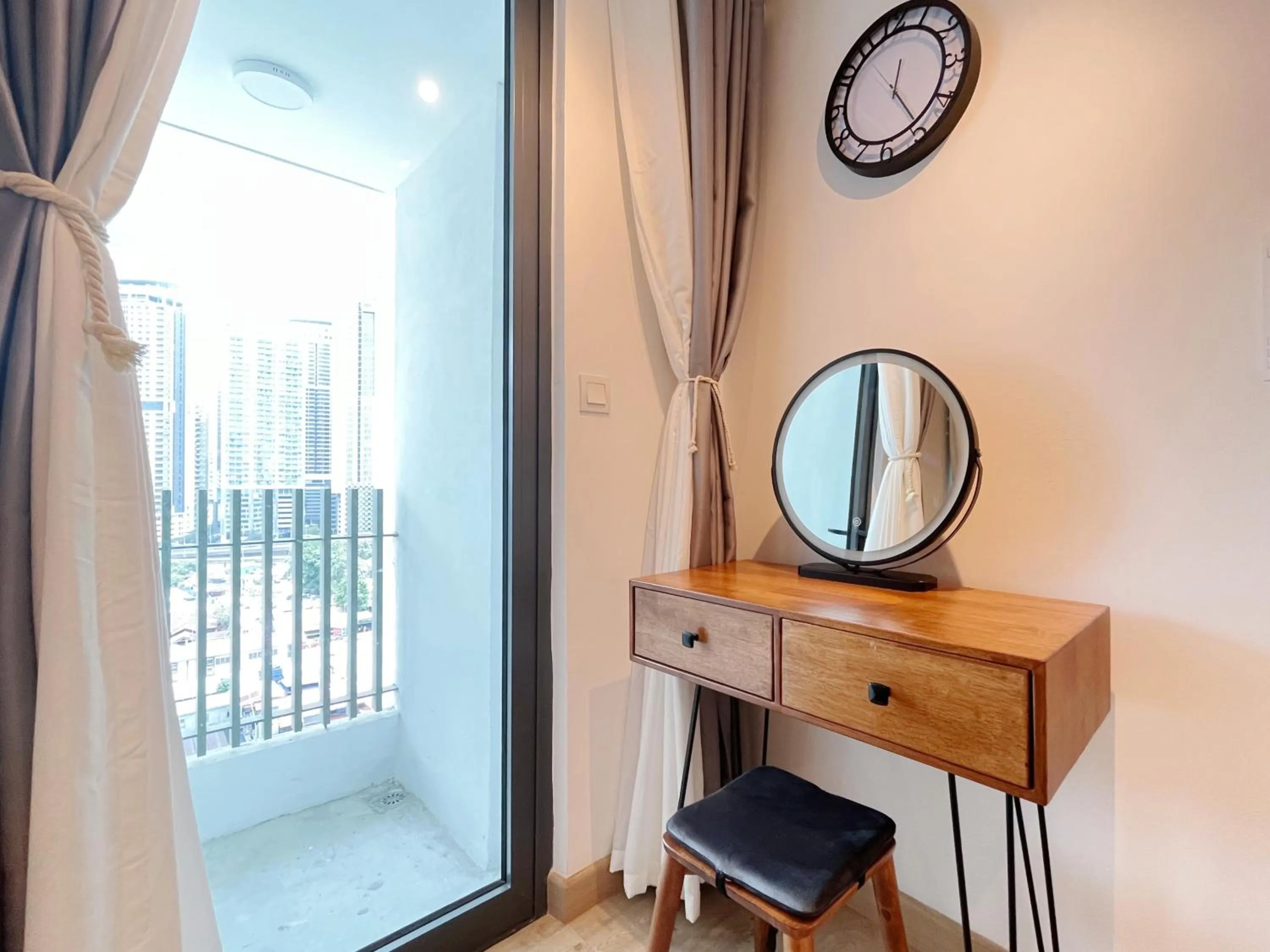 hair dresser in The Colony By Infinitum By Awesomestay